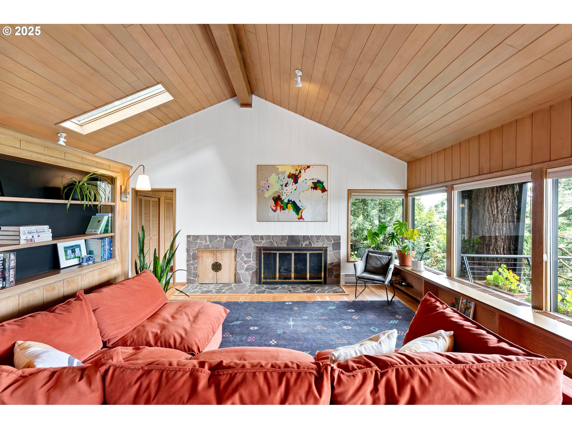 275 SUNSET DR