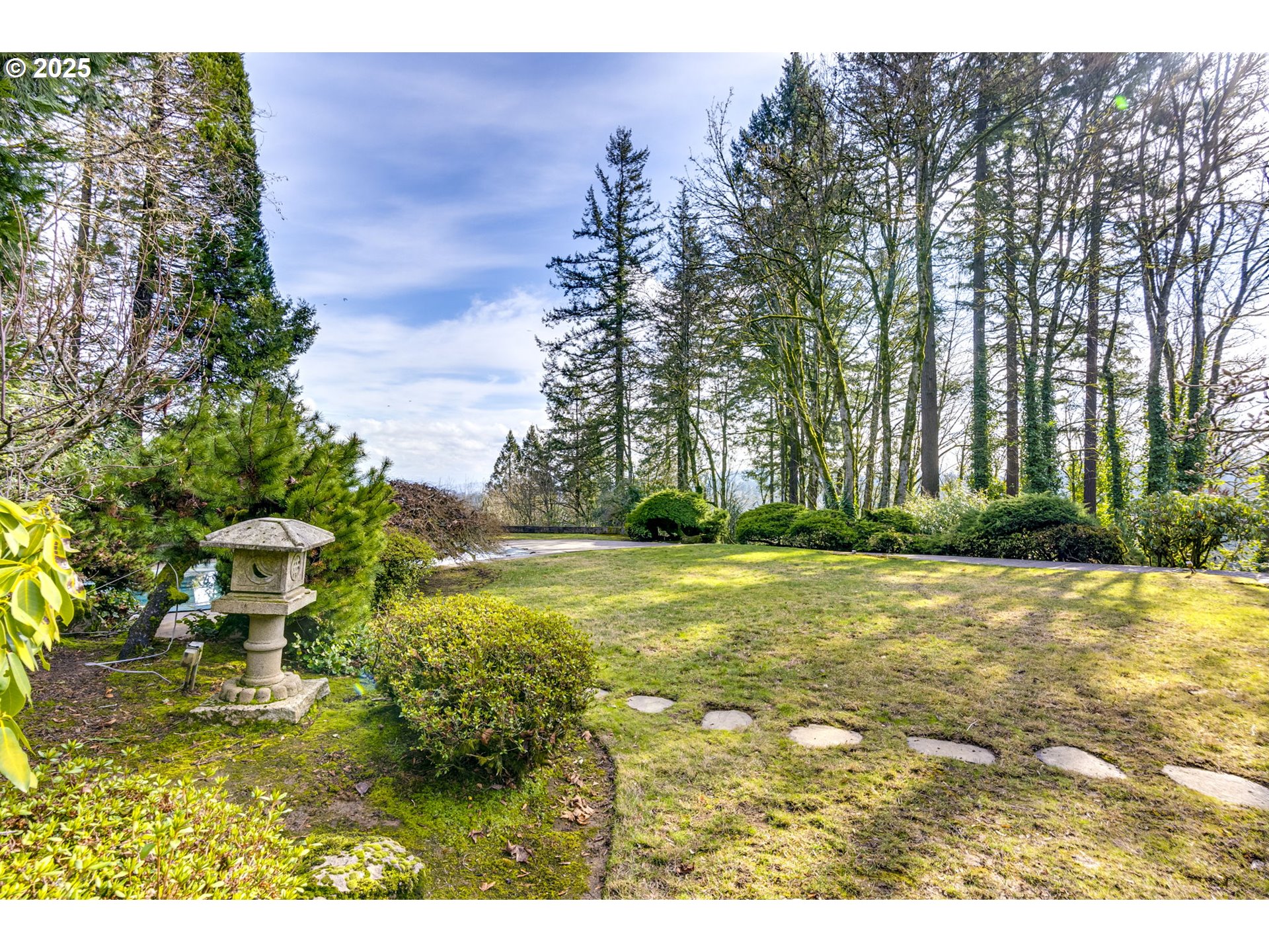 316 NW HILLTOP DR