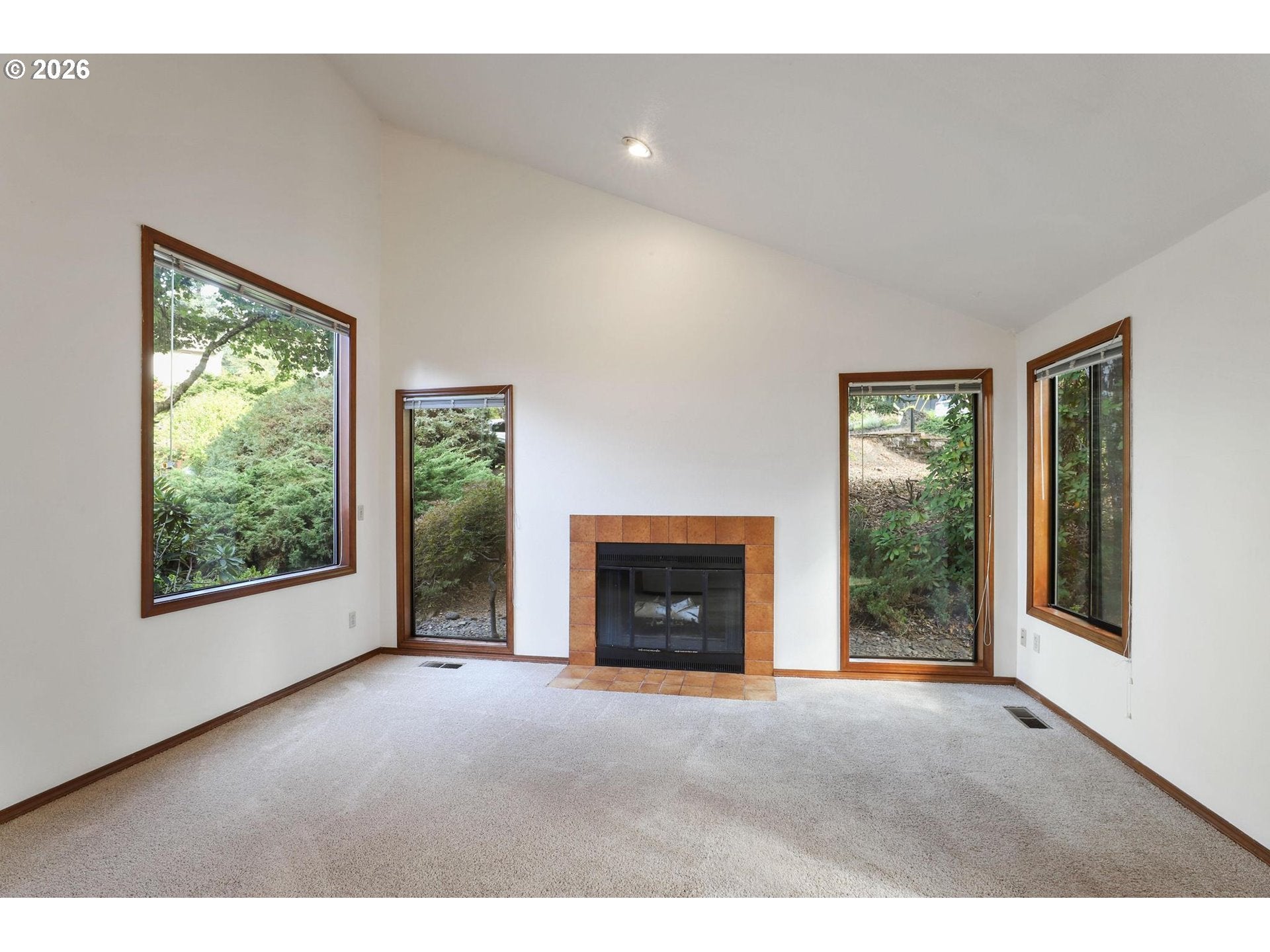 25 AQUINAS ST