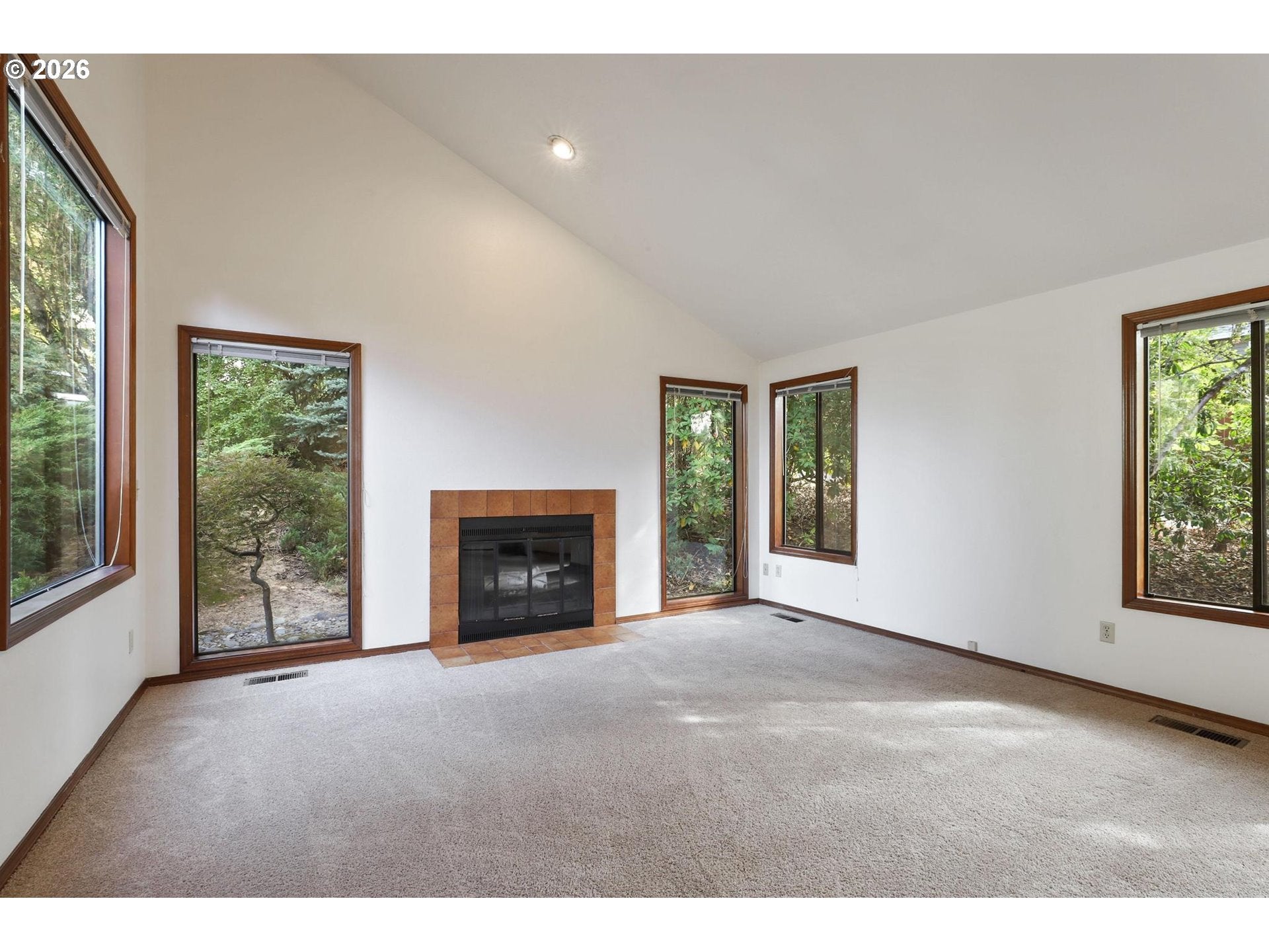 25 AQUINAS ST