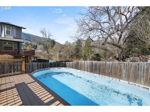 A home in Rogue River