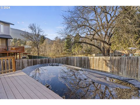 A home in Rogue River