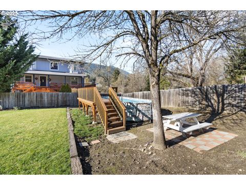 A home in Rogue River