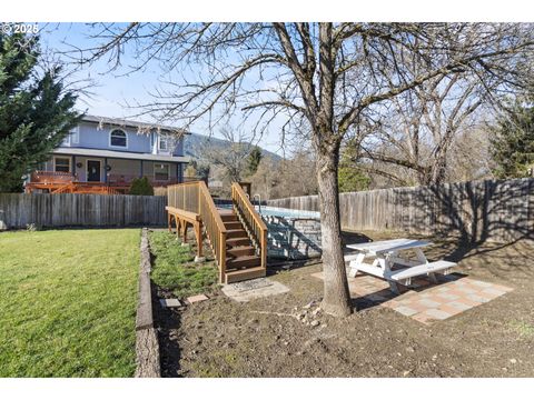 A home in Rogue River