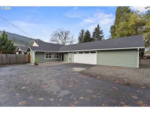 A home in Rogue River