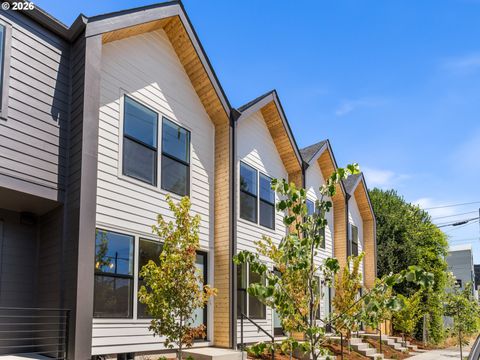 261 N Skidmore ST 4 Portland OR 97217