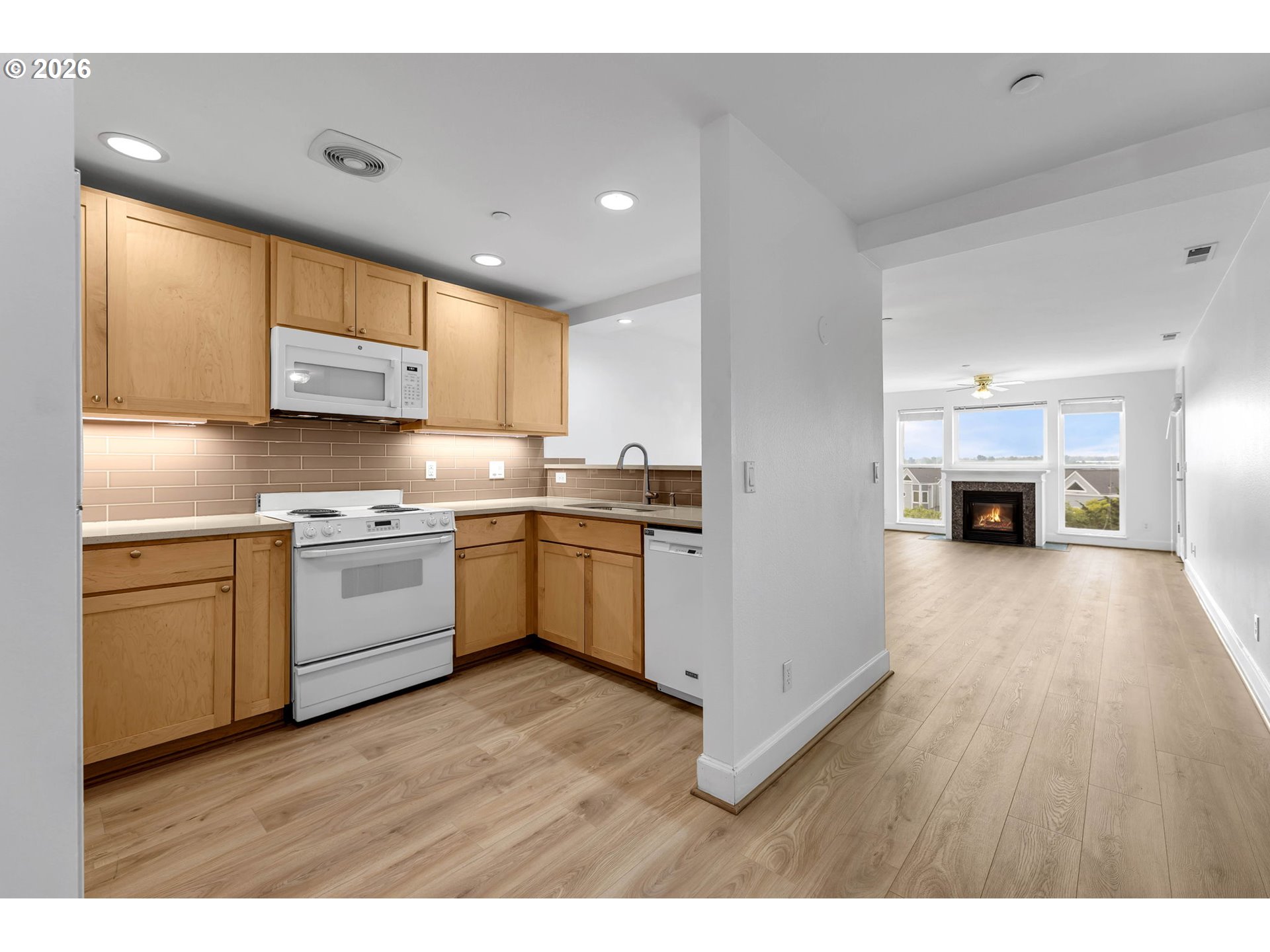 520 SE COLUMBIA RIVER DR 330