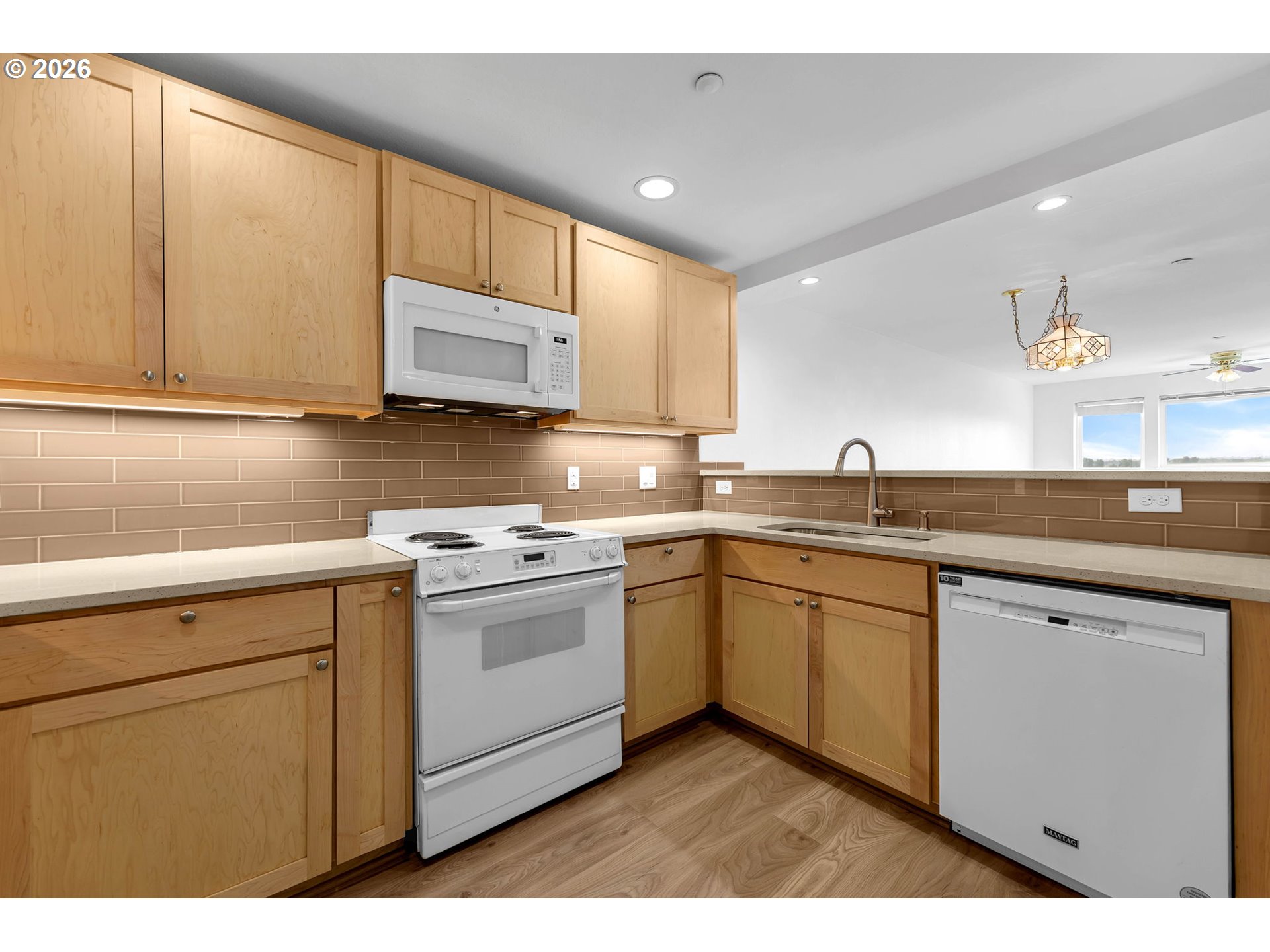 520 SE COLUMBIA RIVER DR 330