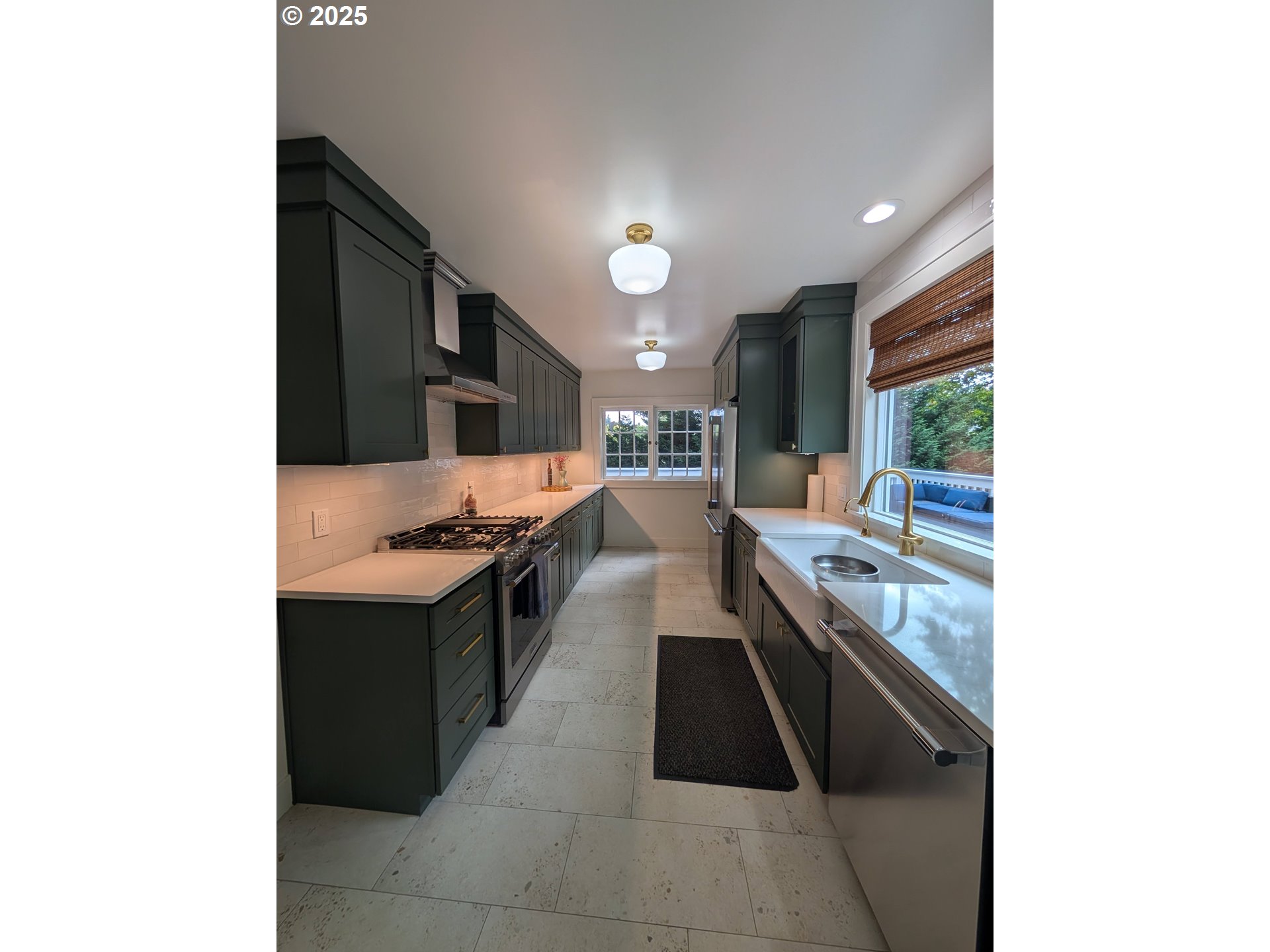2600 SE LAKEWOOD DR