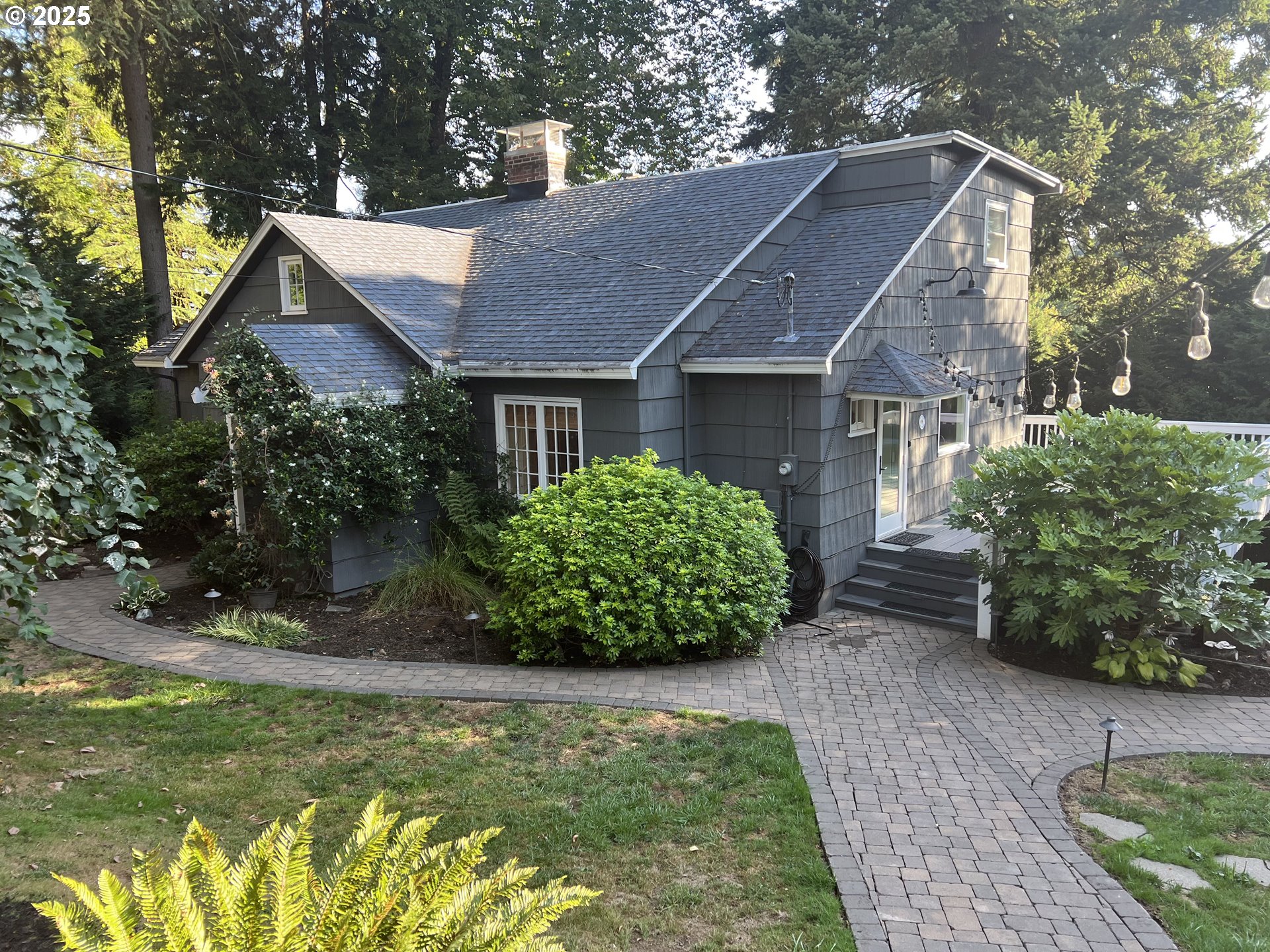 2600 SE LAKEWOOD DR