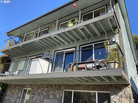 5715 NE SACRAMENTO ST 11 Portland OR 97213