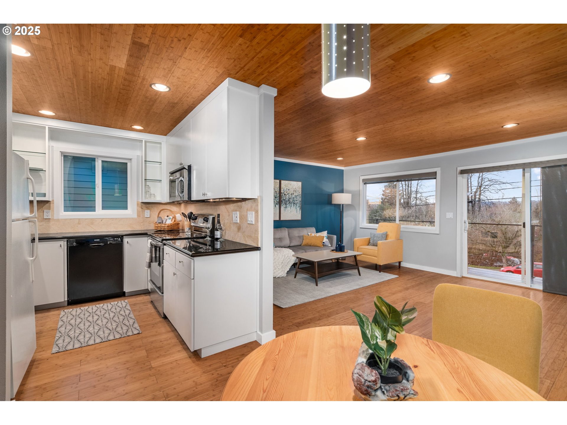 5715 NE SACRAMENTO ST 11