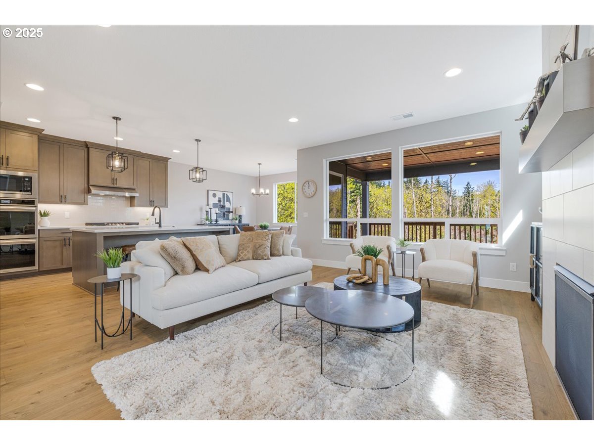 Gresham, Oregon 97080, United States, 4 Bedrooms Bedrooms, ,3 BathroomsBathrooms,Residential,Active,28004