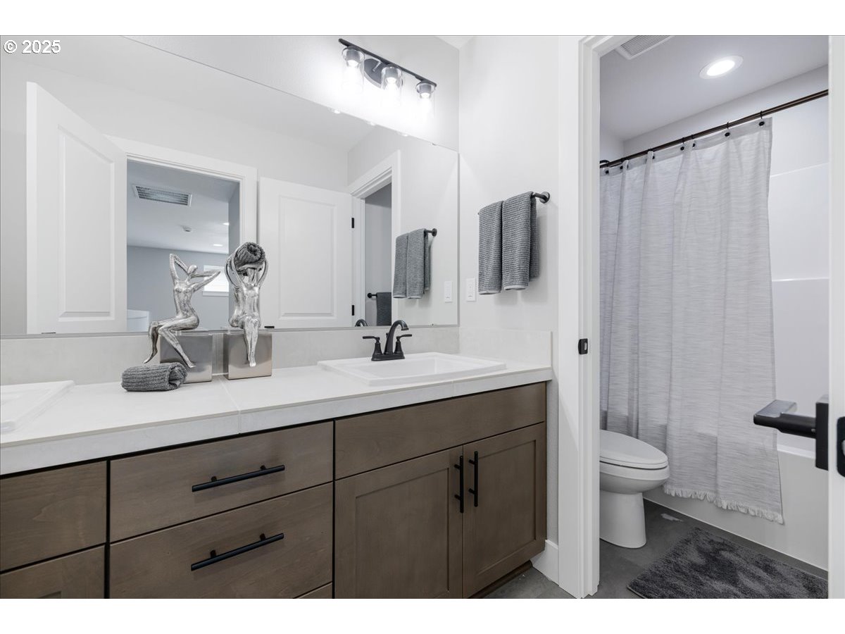 Gresham, Oregon 97080, United States, 4 Bedrooms Bedrooms, ,3 BathroomsBathrooms,Residential,Active,28004