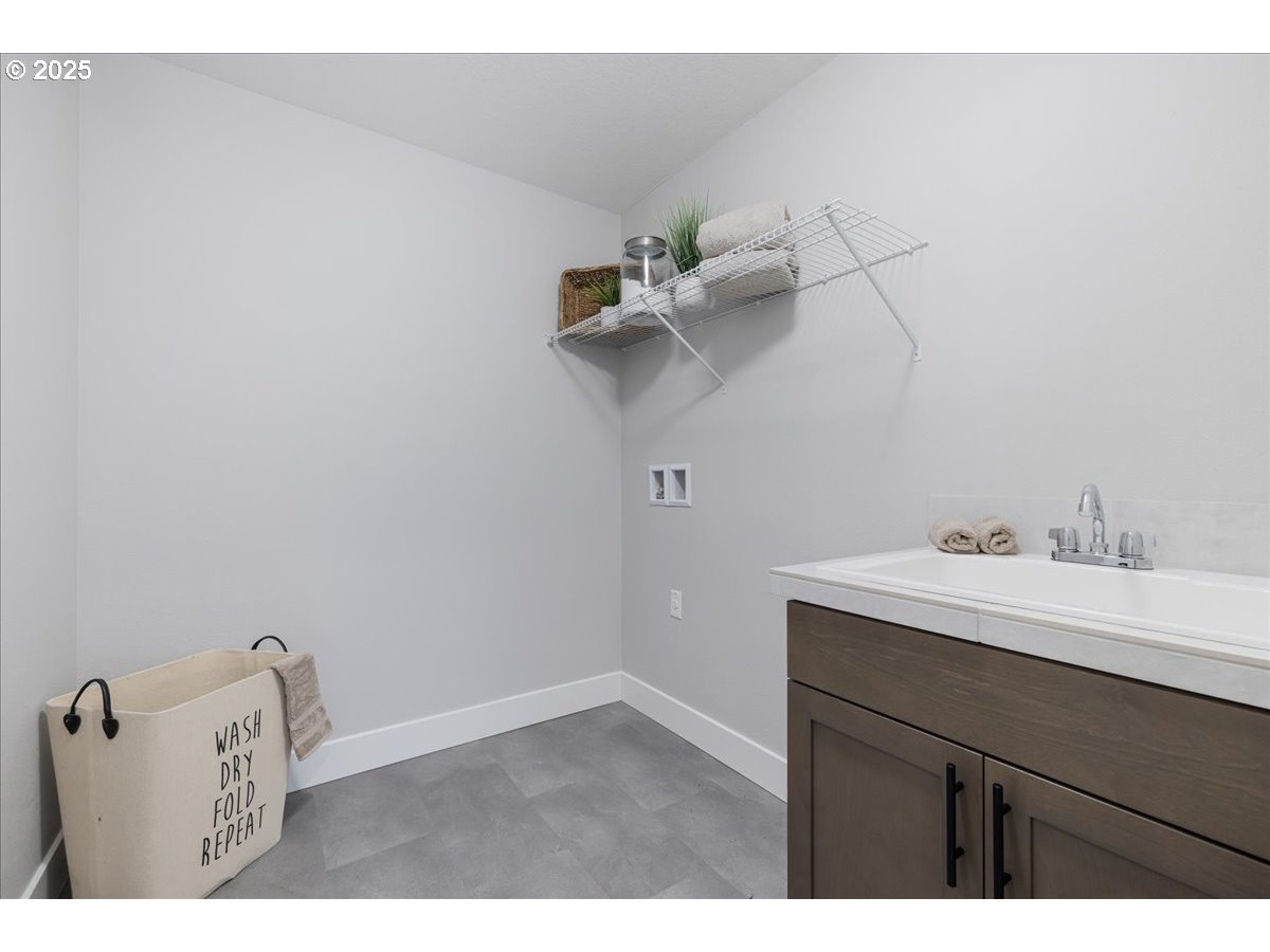 Gresham, Oregon 97080, United States, 4 Bedrooms Bedrooms, ,3 BathroomsBathrooms,Residential,Active,28004