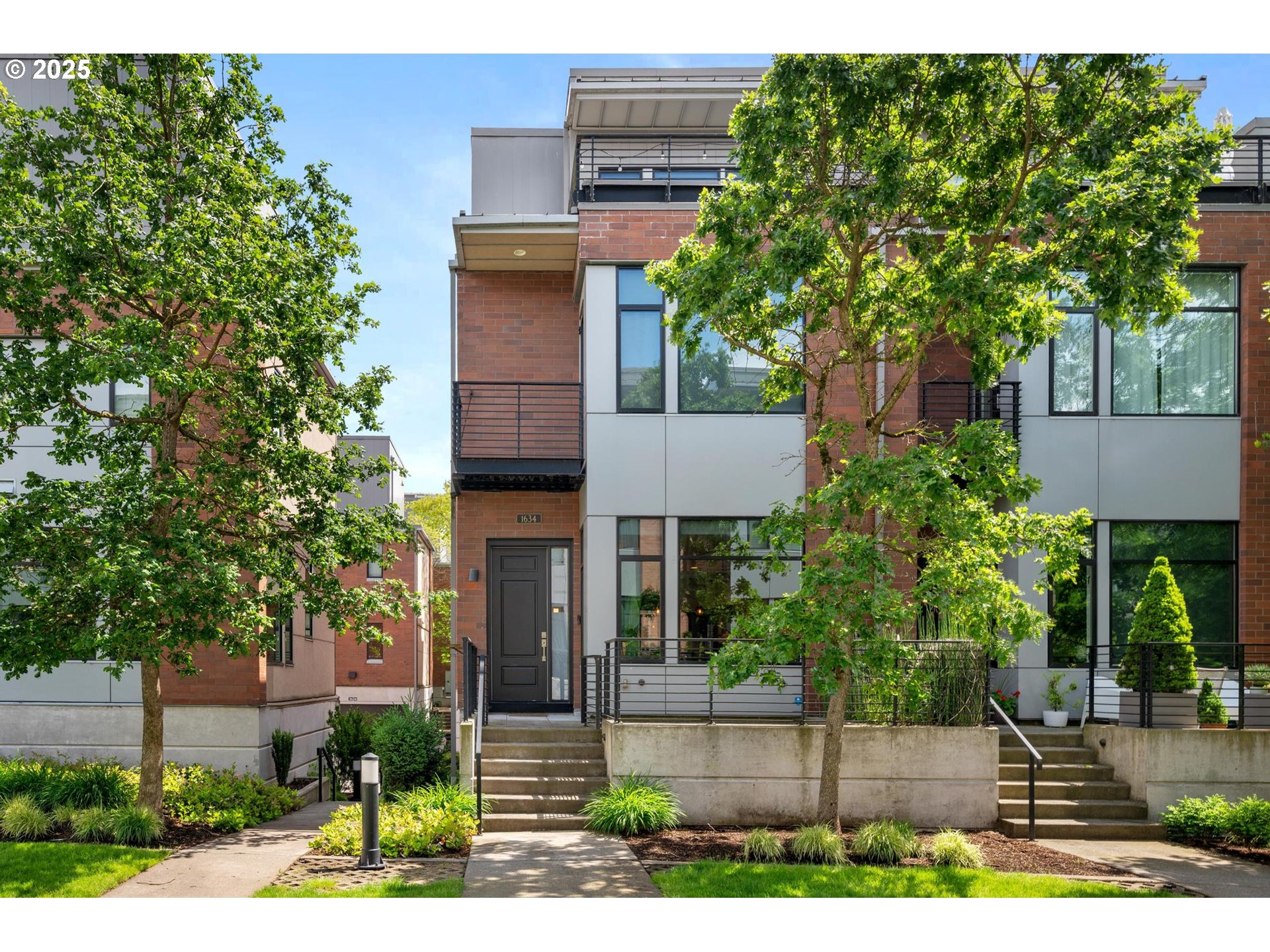 1634 NW RIVERSCAPE ST