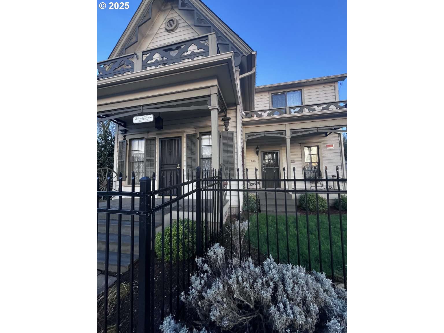 236 SE STEPHENS ST