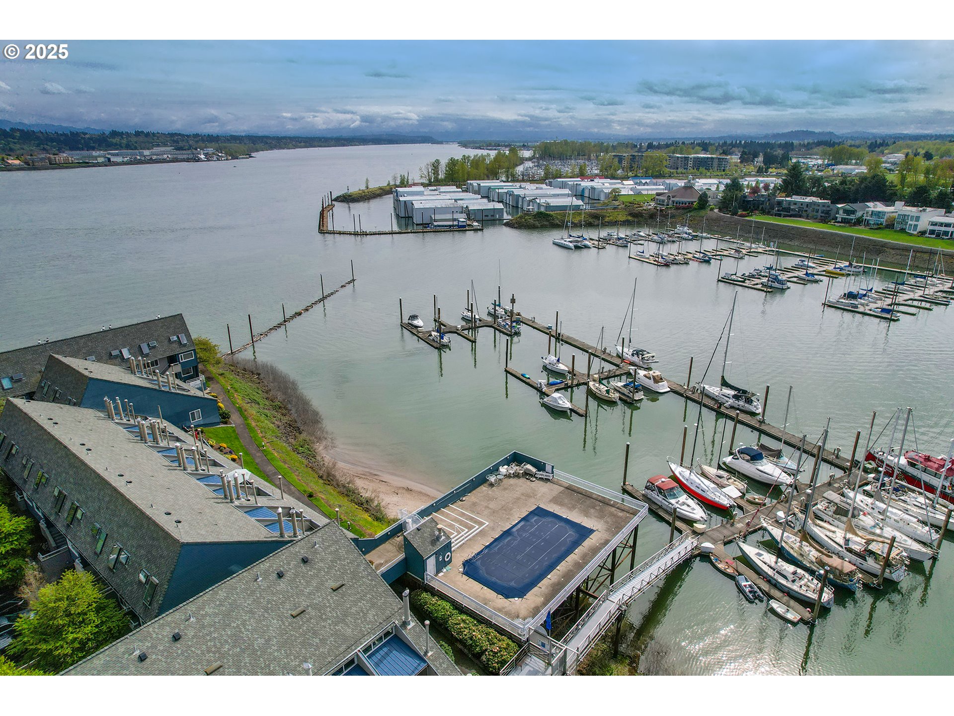198 N HAYDEN BAY DR