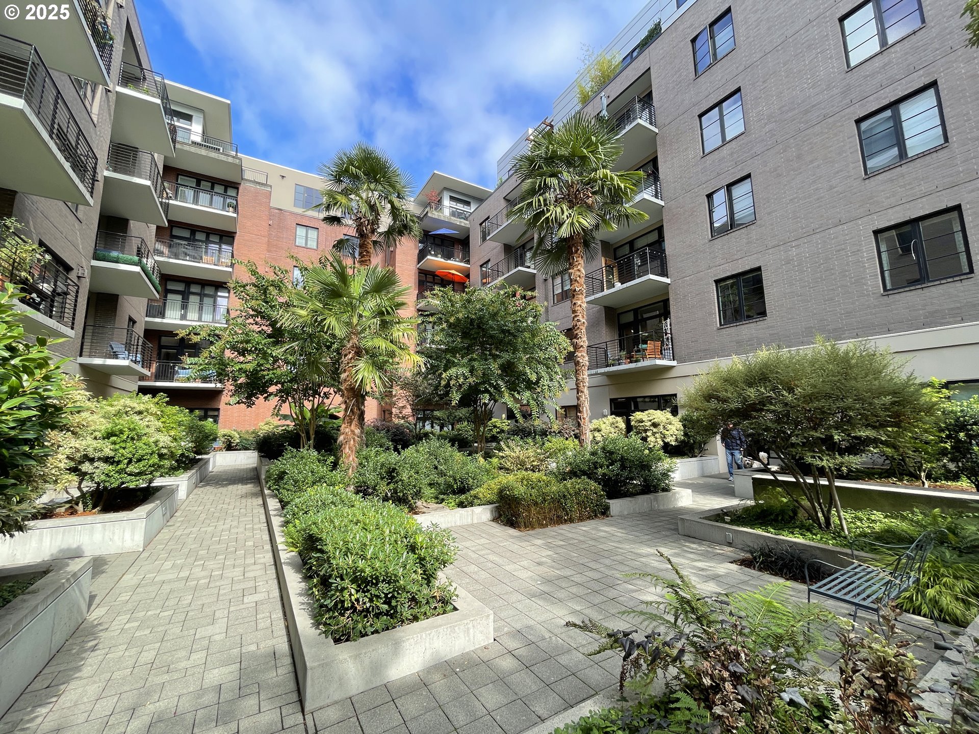 1030 NW JOHNSON ST 424