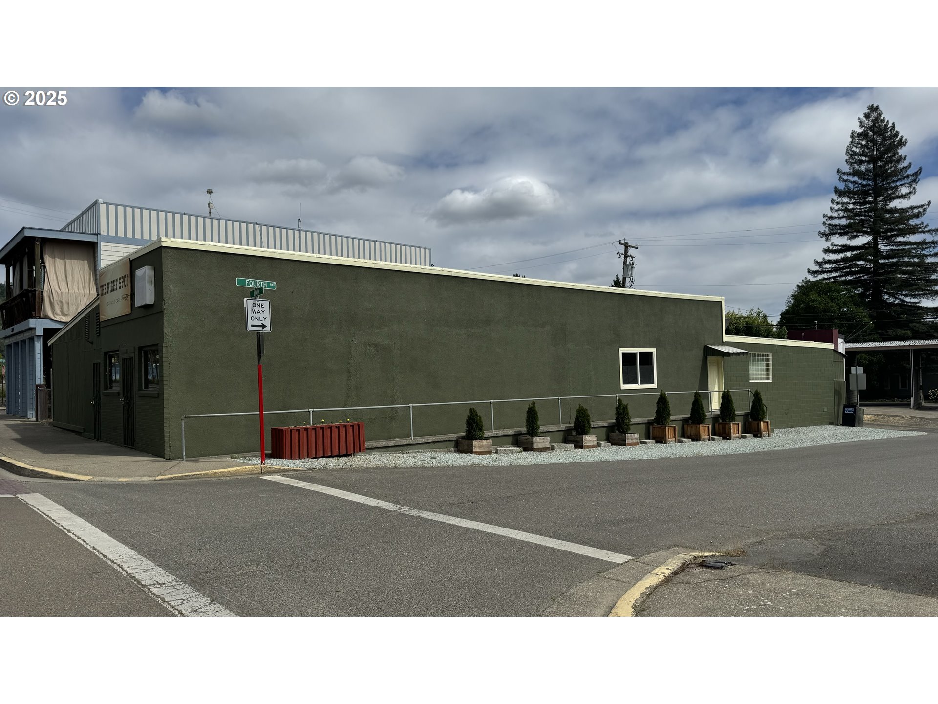 337 MAIN ST