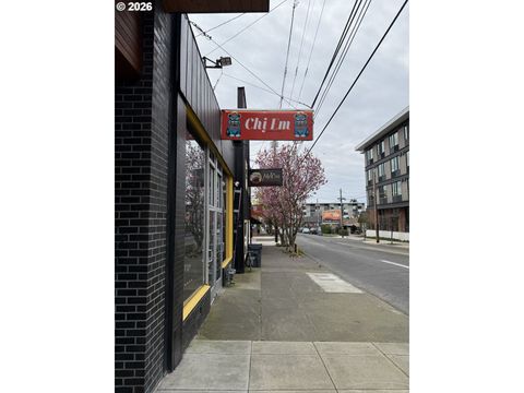 4912 SE DIVISION ST Portland OR 97206