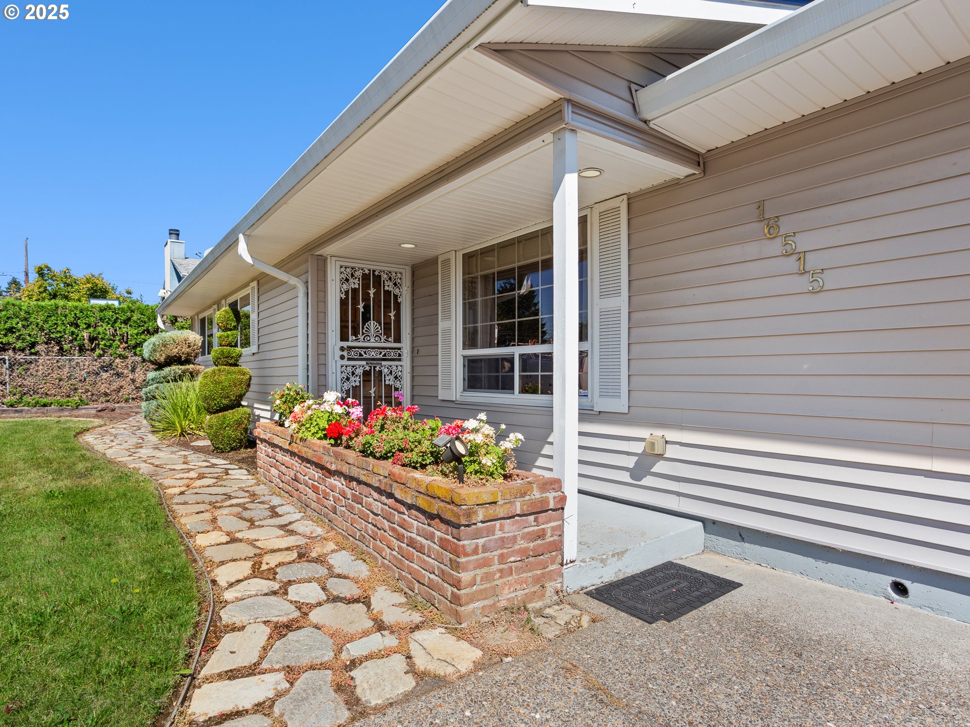 16515 NE EVERETT CT