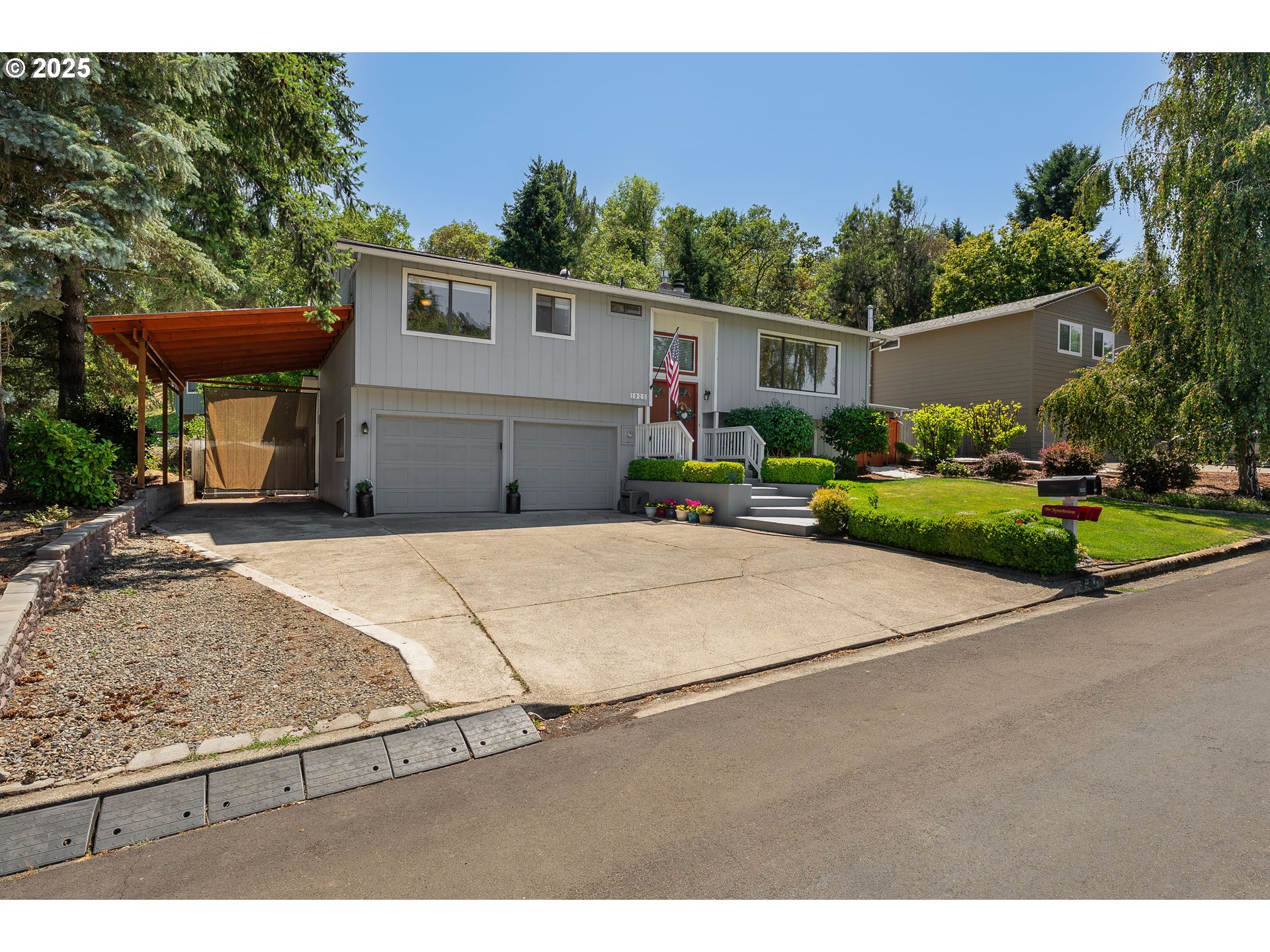 1925 NW SUNBERRY DR