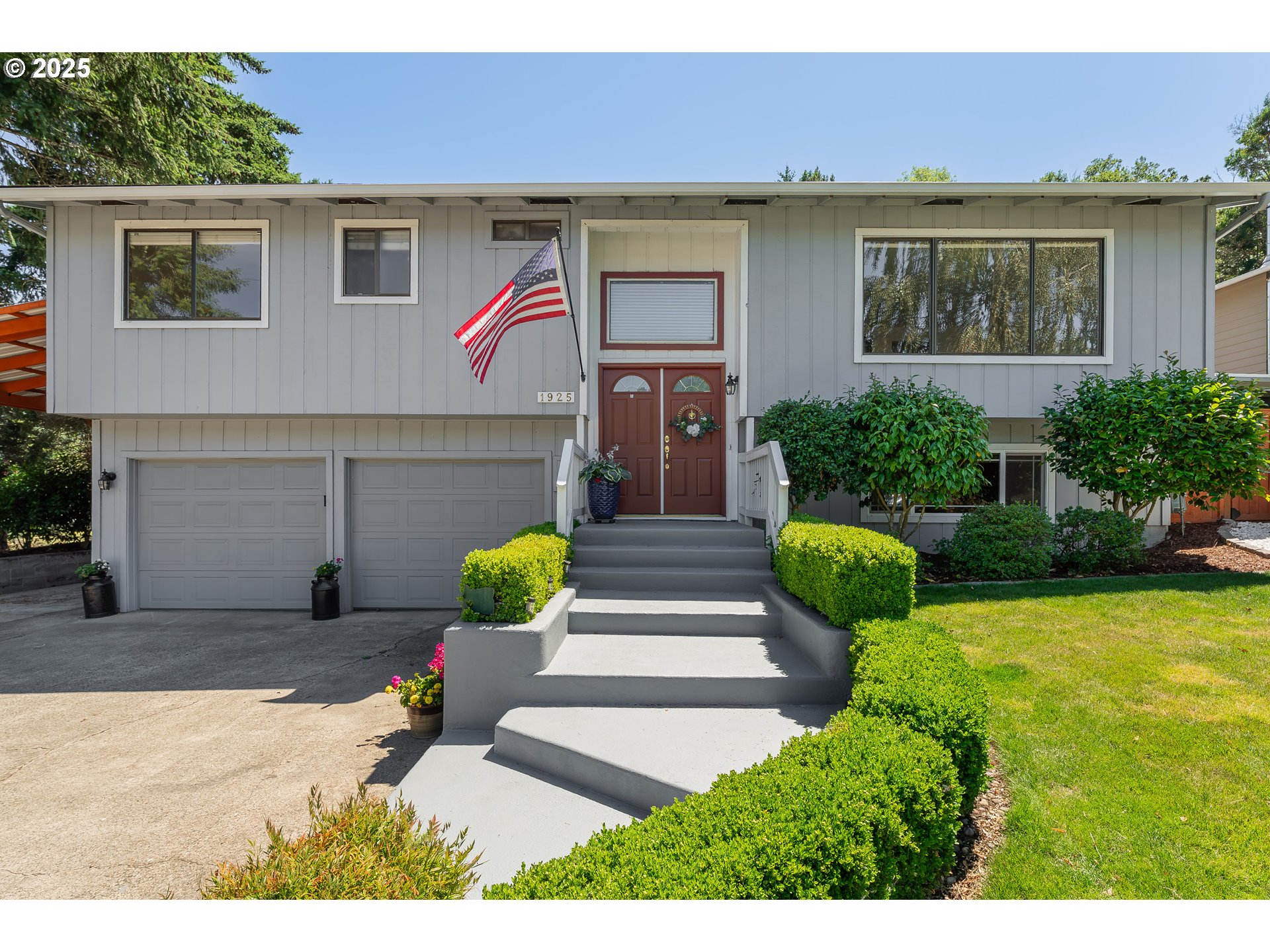 1925 NW SUNBERRY DR