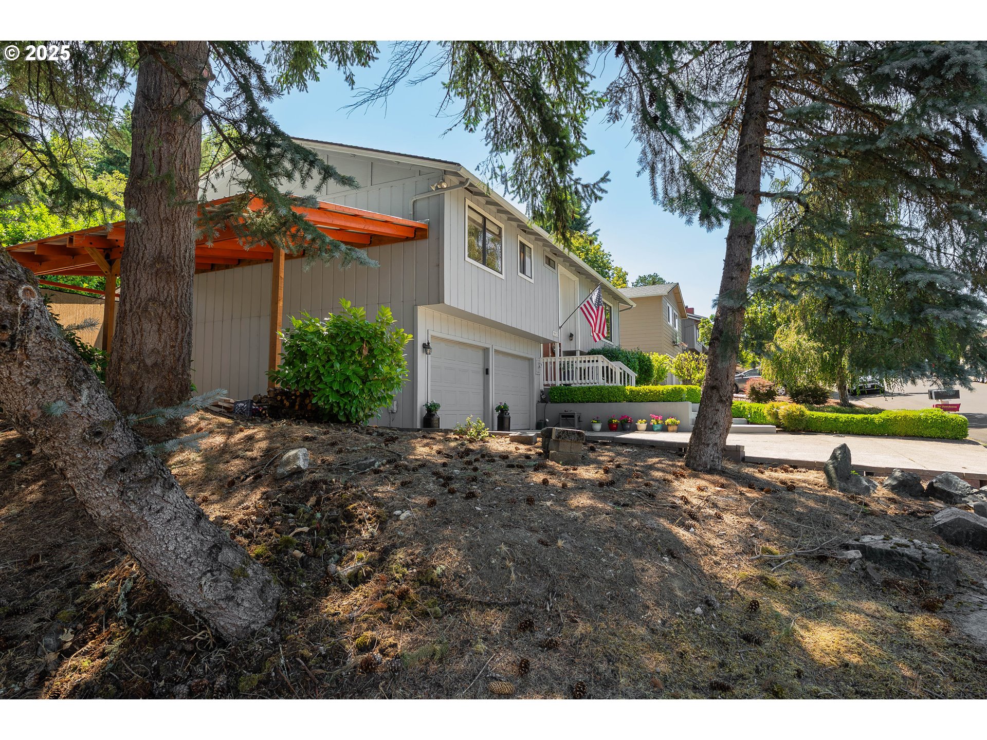 1925 NW SUNBERRY DR