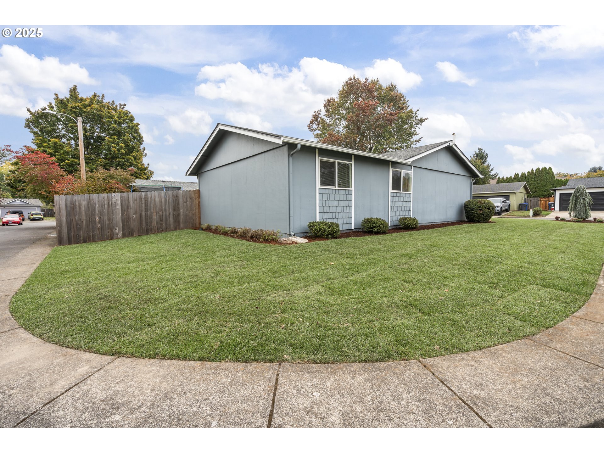 1135 GENIE CT SE