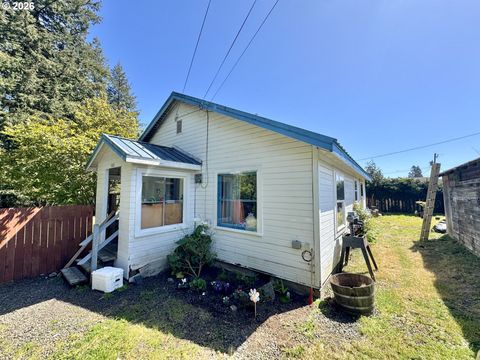 1003 W 12th ST Coquille OR 97423