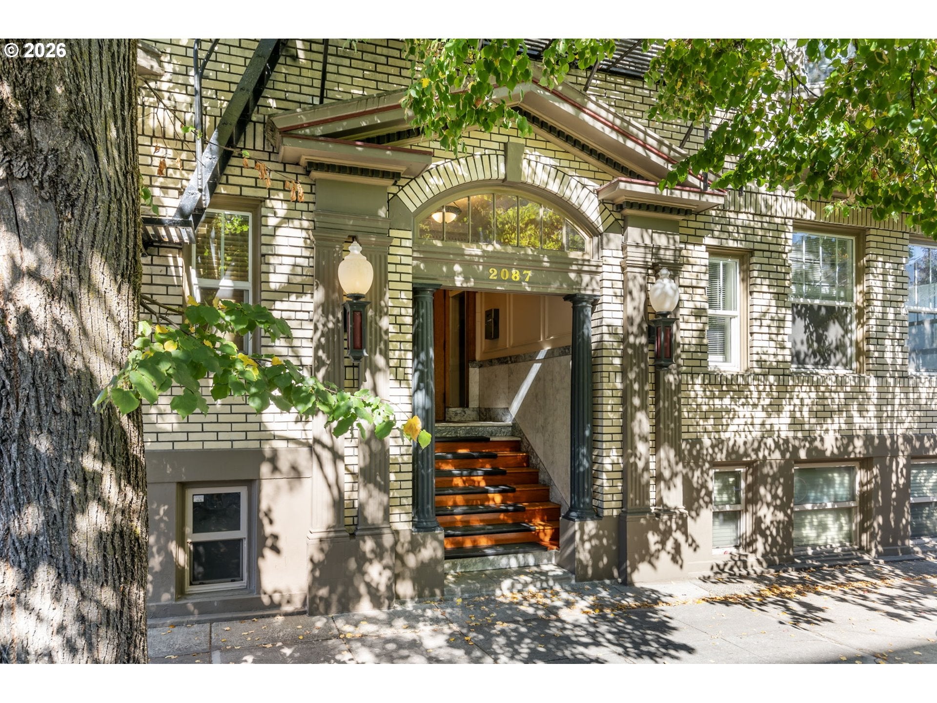 2087 NW OVERTON ST 204