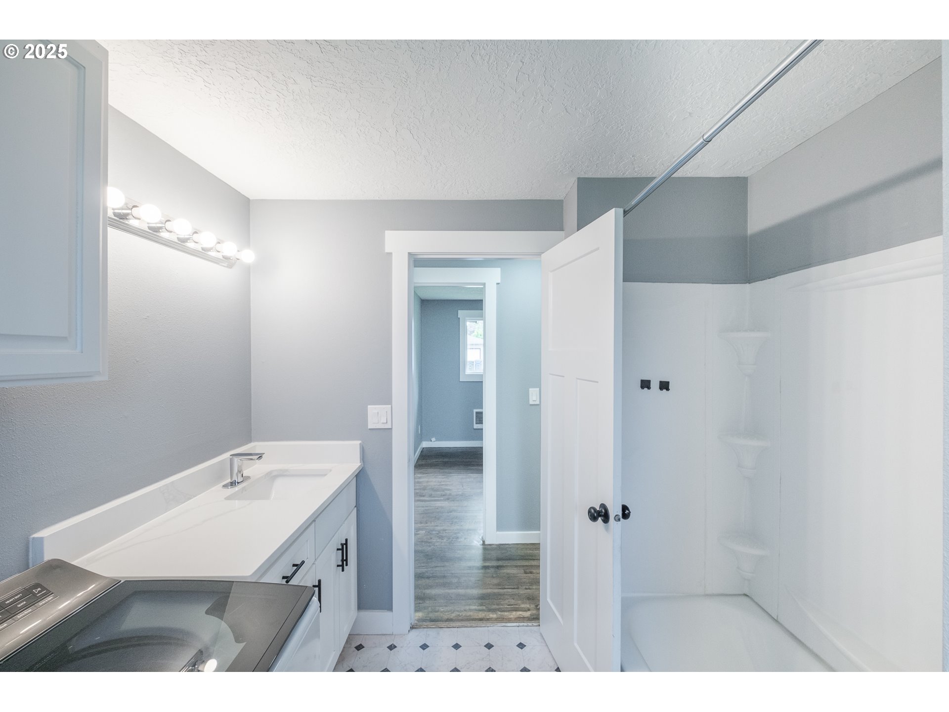 Salem, Oregon 97301, United States, 3 Bedrooms Bedrooms, ,1 BathroomBathrooms,Residential,Active,133856