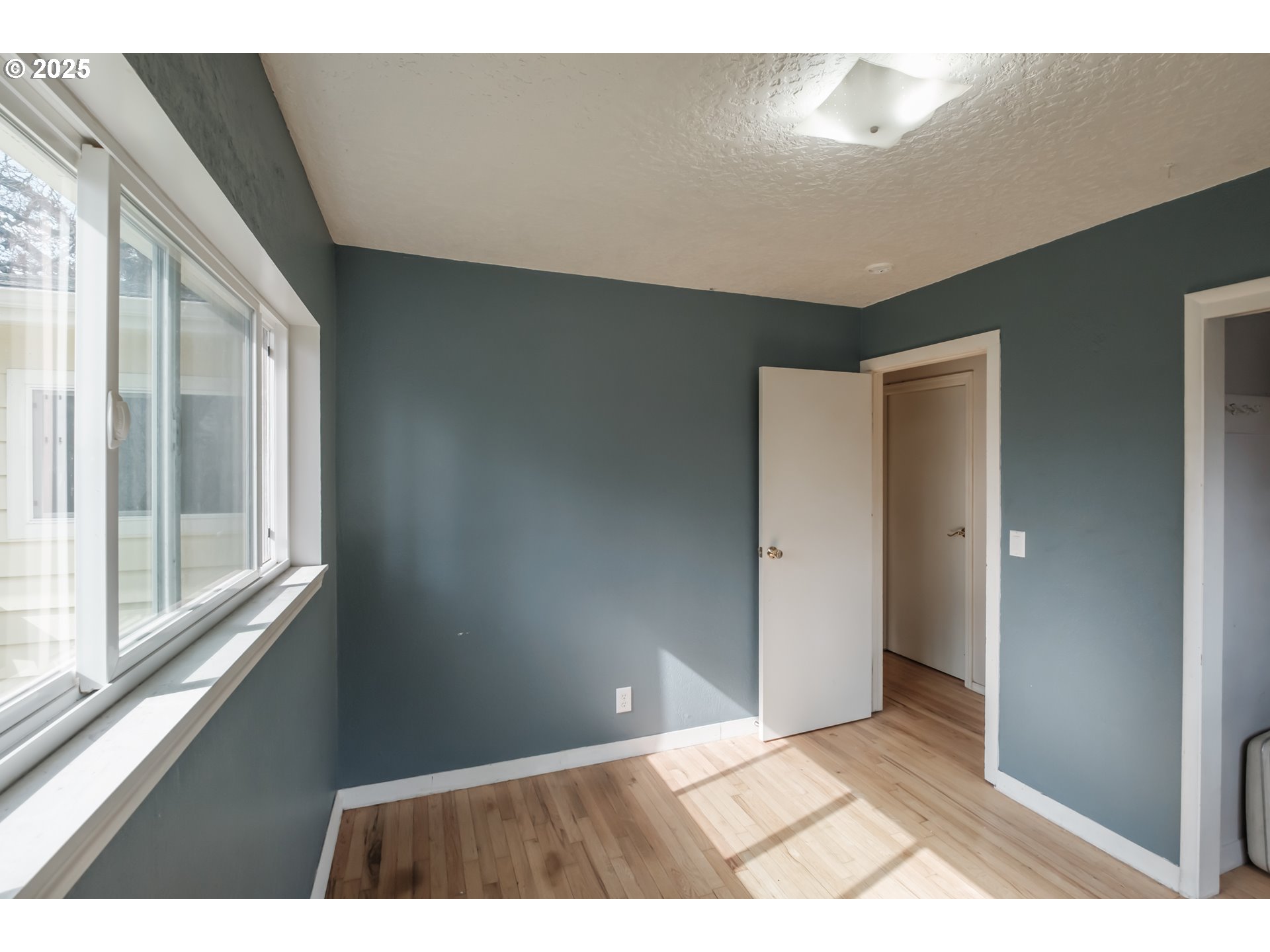 Milwaukie, Oregon 97267, United States, 2 Bedrooms Bedrooms, ,1 BathroomBathrooms,Residential,Pending,80355