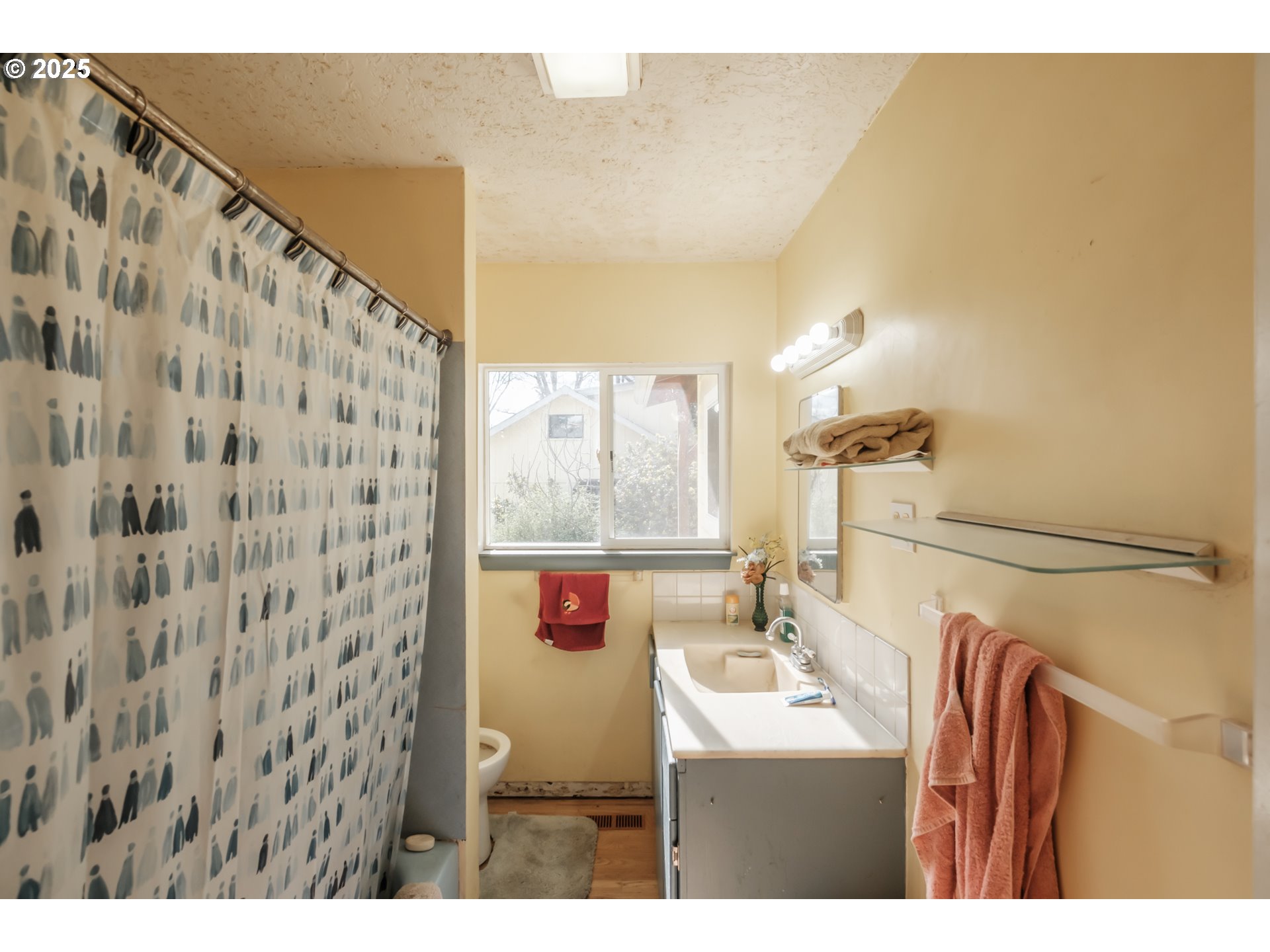 Milwaukie, Oregon 97267, United States, 2 Bedrooms Bedrooms, ,1 BathroomBathrooms,Residential,Pending,80355