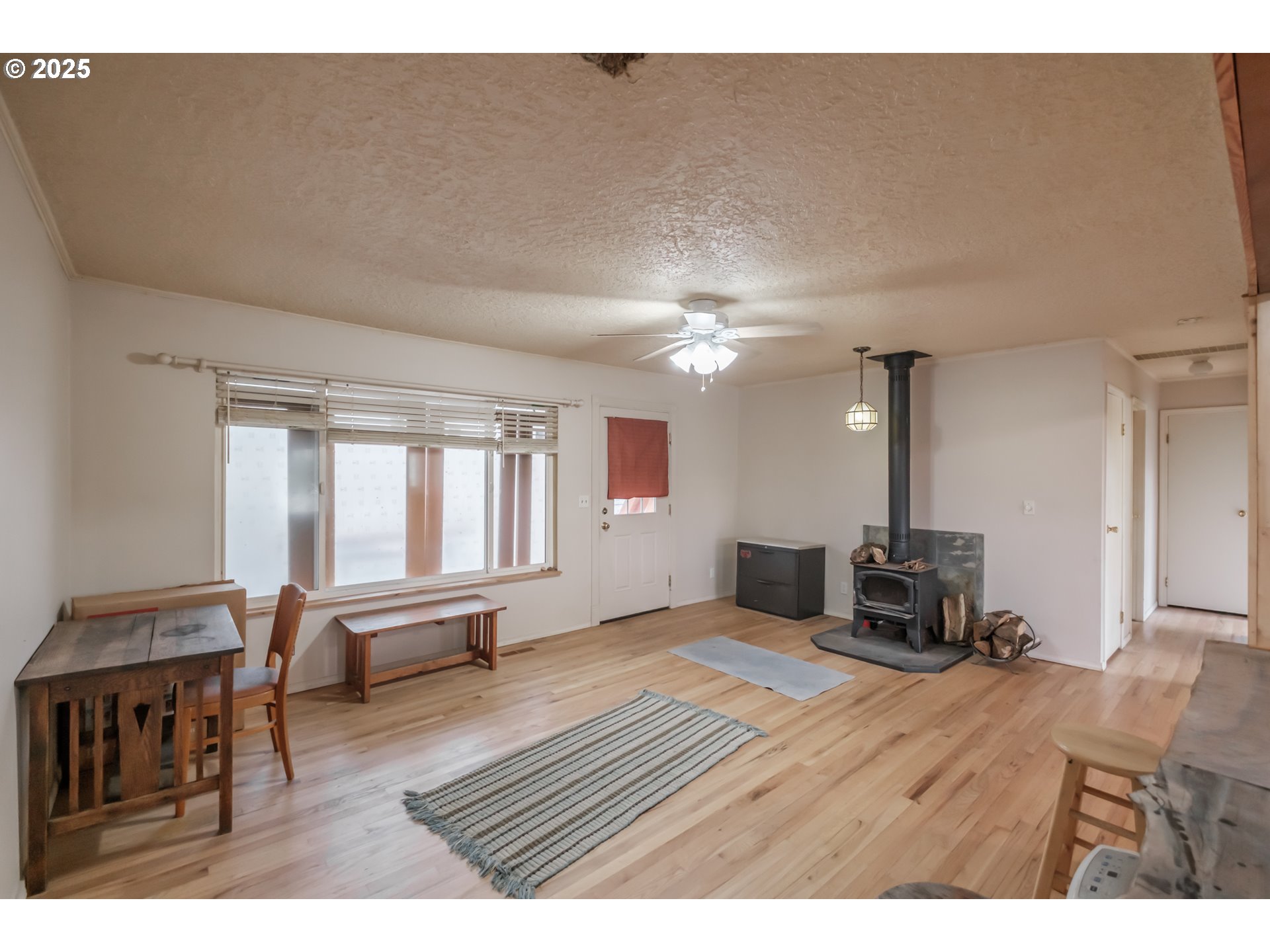 Milwaukie, Oregon 97267, United States, 2 Bedrooms Bedrooms, ,1 BathroomBathrooms,Residential,Pending,80355