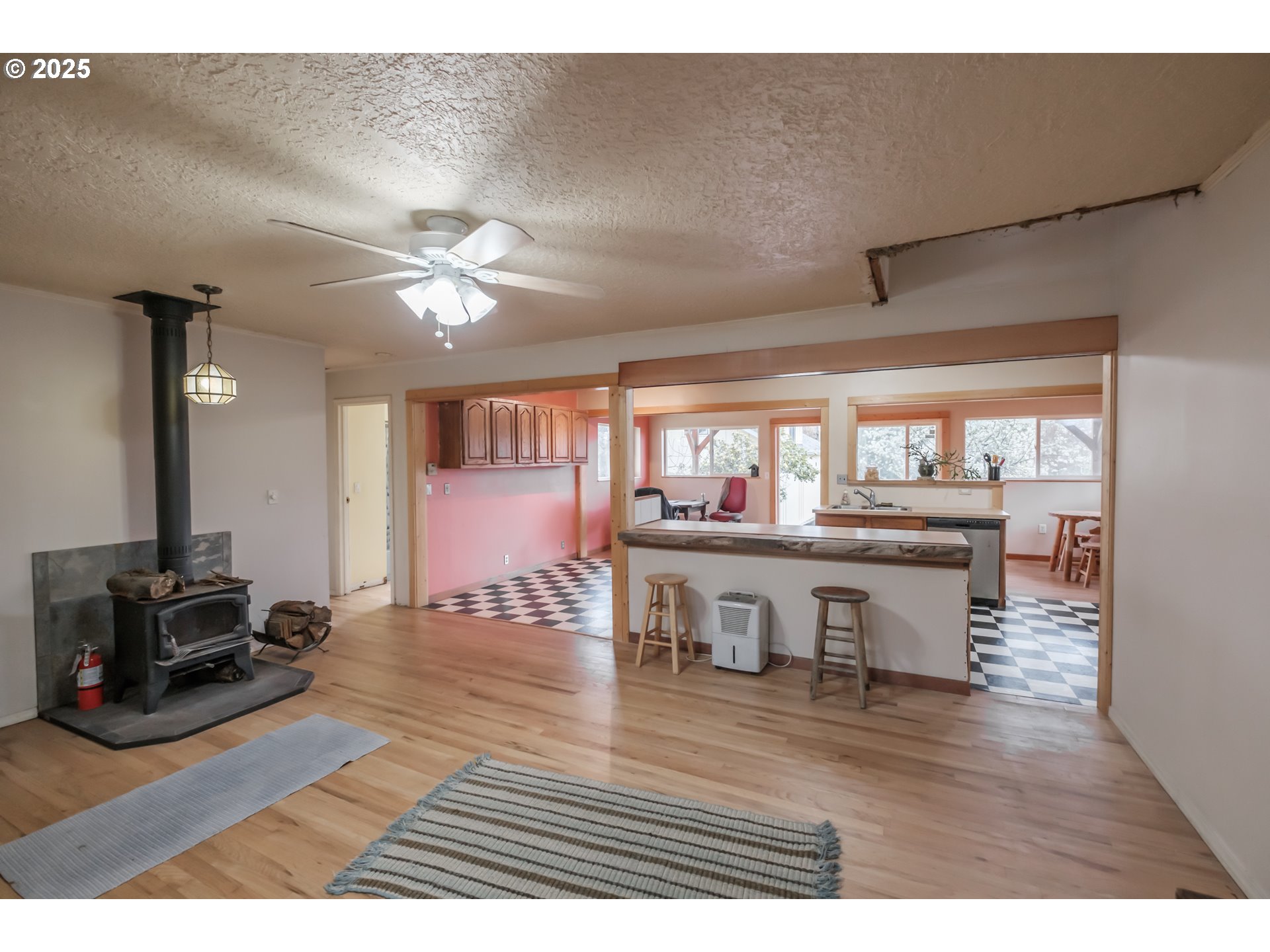 Milwaukie, Oregon 97267, United States, 2 Bedrooms Bedrooms, ,1 BathroomBathrooms,Residential,Pending,80355