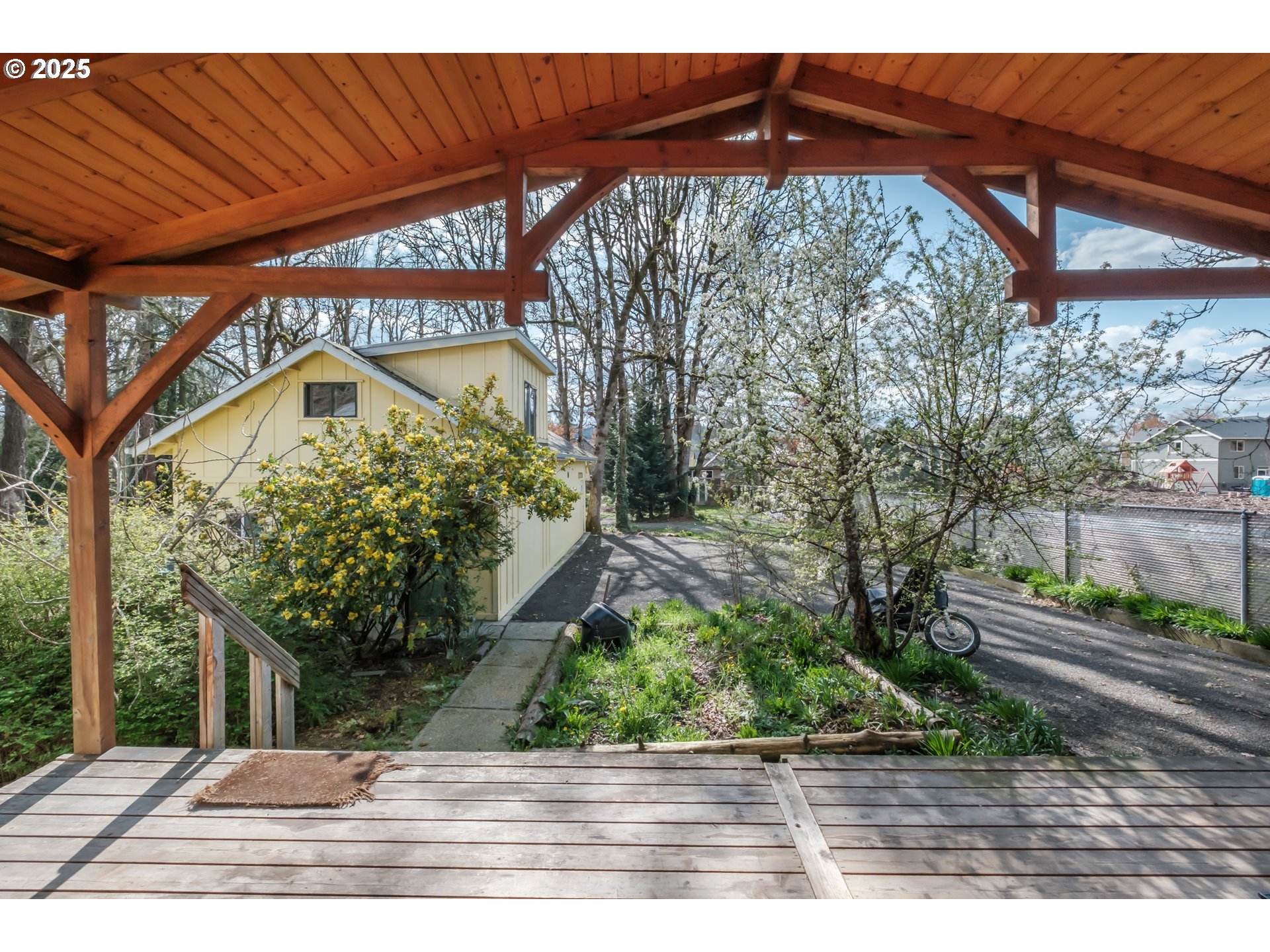 Milwaukie, Oregon 97267, United States, 2 Bedrooms Bedrooms, ,1 BathroomBathrooms,Residential,Pending,80355