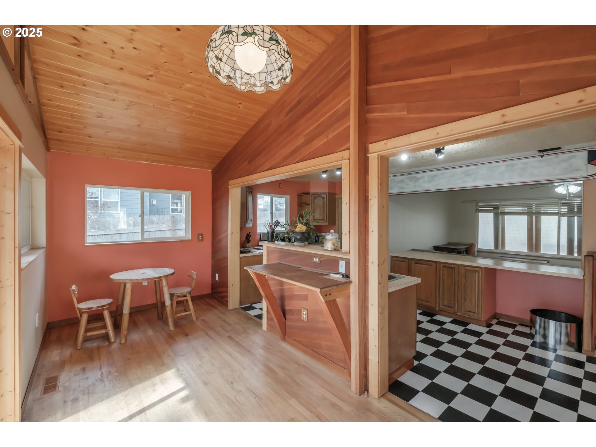 Milwaukie, Oregon 97267, United States, 2 Bedrooms Bedrooms, ,1 BathroomBathrooms,Residential,Pending,80355