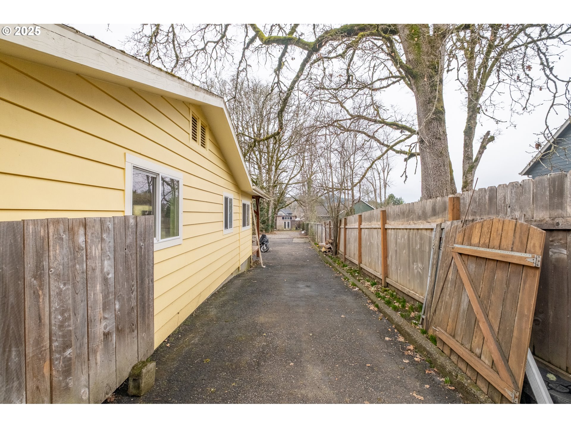 Milwaukie, Oregon 97267, United States, 2 Bedrooms Bedrooms, ,1 BathroomBathrooms,Residential,Pending,80355