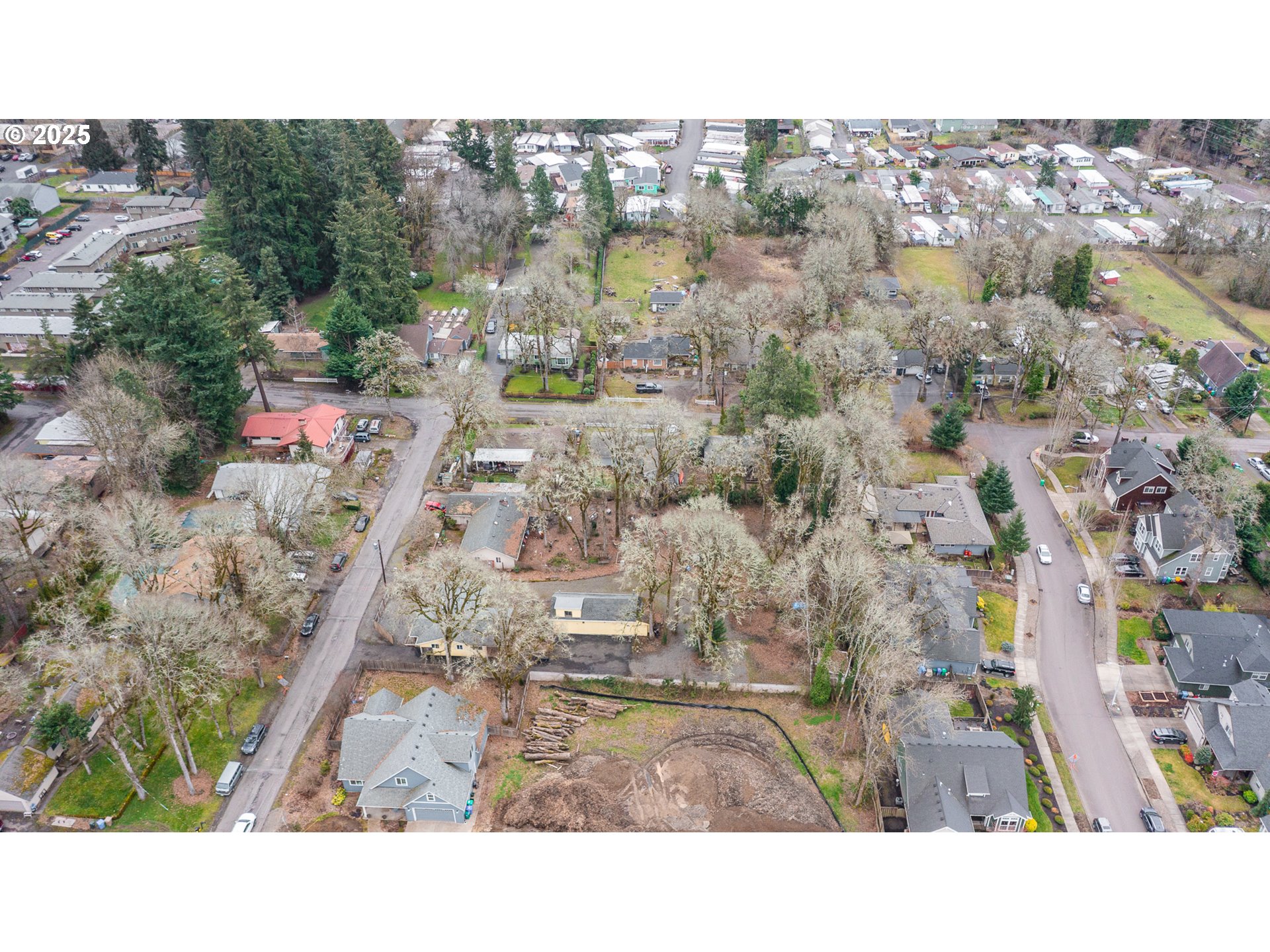 Milwaukie, Oregon 97267, United States, 2 Bedrooms Bedrooms, ,1 BathroomBathrooms,Residential,Pending,80355