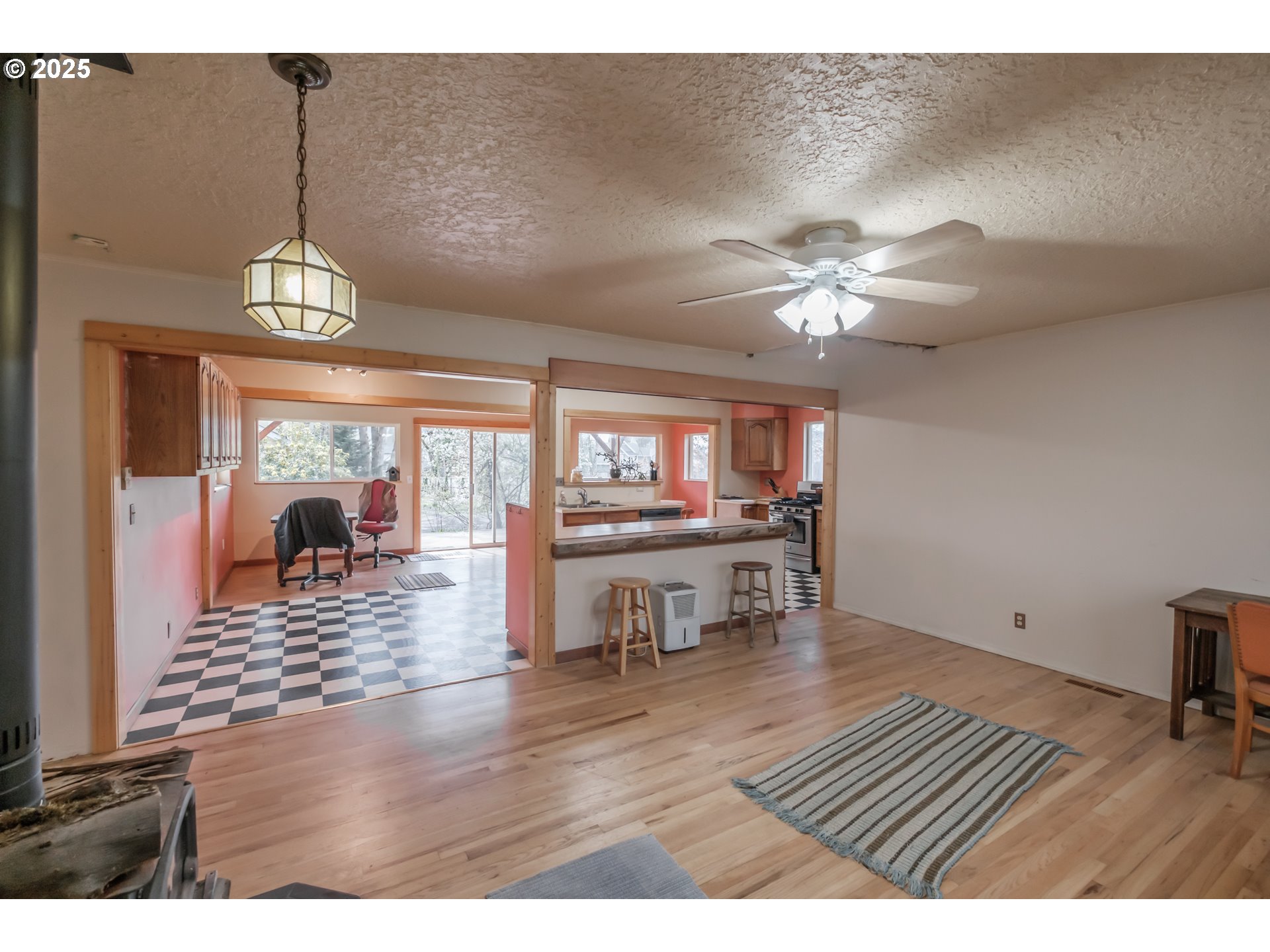 Milwaukie, Oregon 97267, United States, 2 Bedrooms Bedrooms, ,1 BathroomBathrooms,Residential,Pending,80355