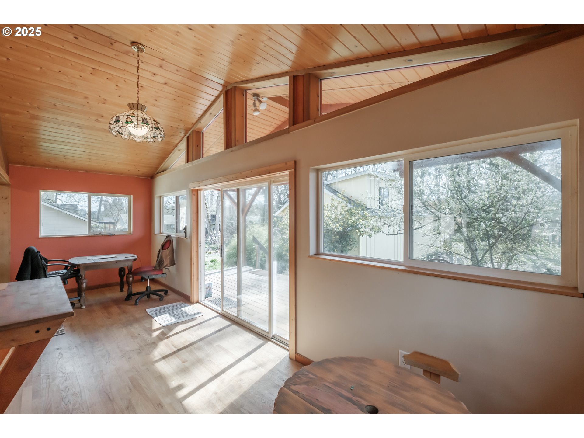 Milwaukie, Oregon 97267, United States, 2 Bedrooms Bedrooms, ,1 BathroomBathrooms,Residential,Pending,80355