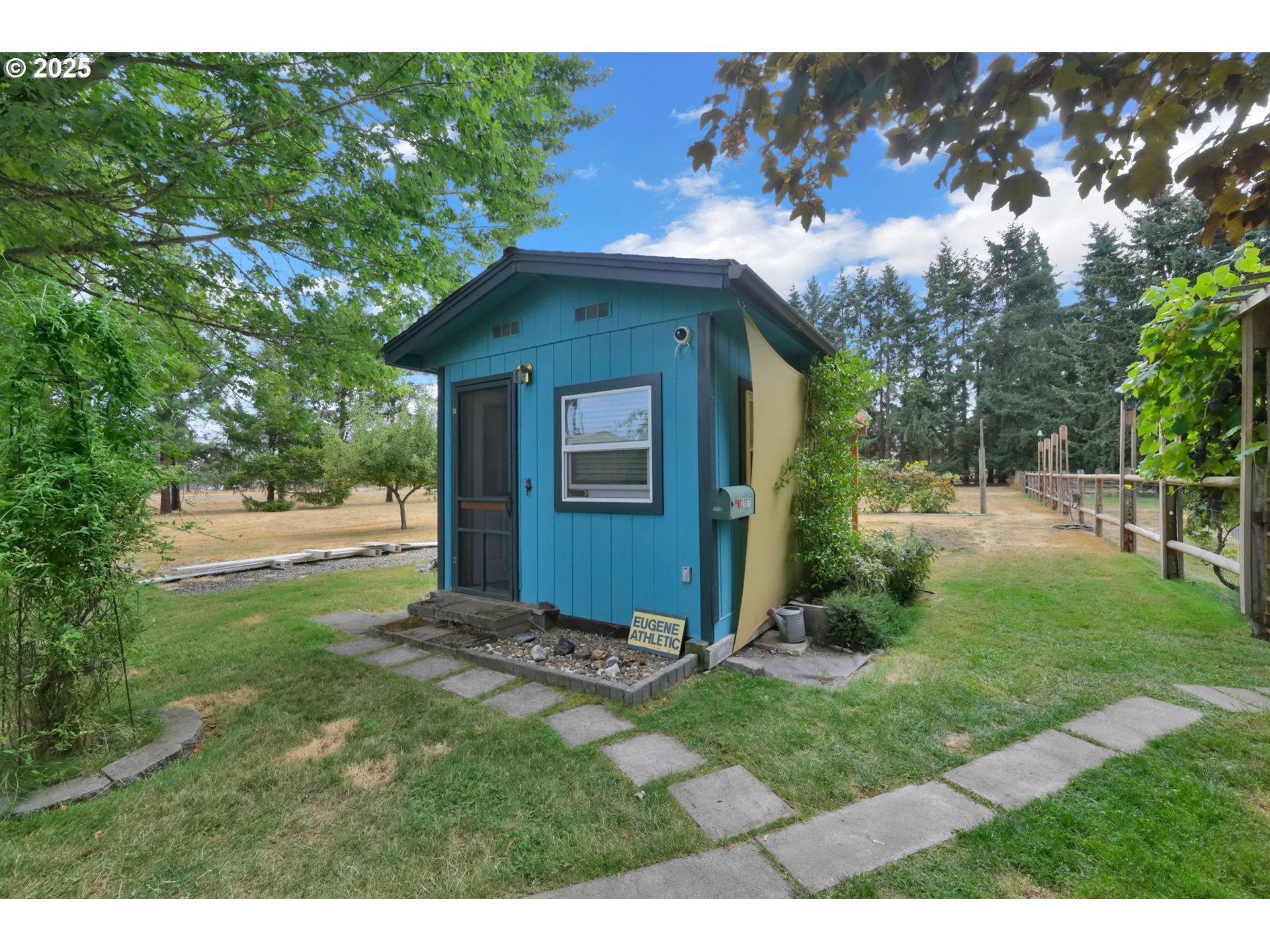 Eugene, Oregon 97402, United States, 3 Bedrooms Bedrooms, ,2 BathroomsBathrooms,Residential,Pending,200414