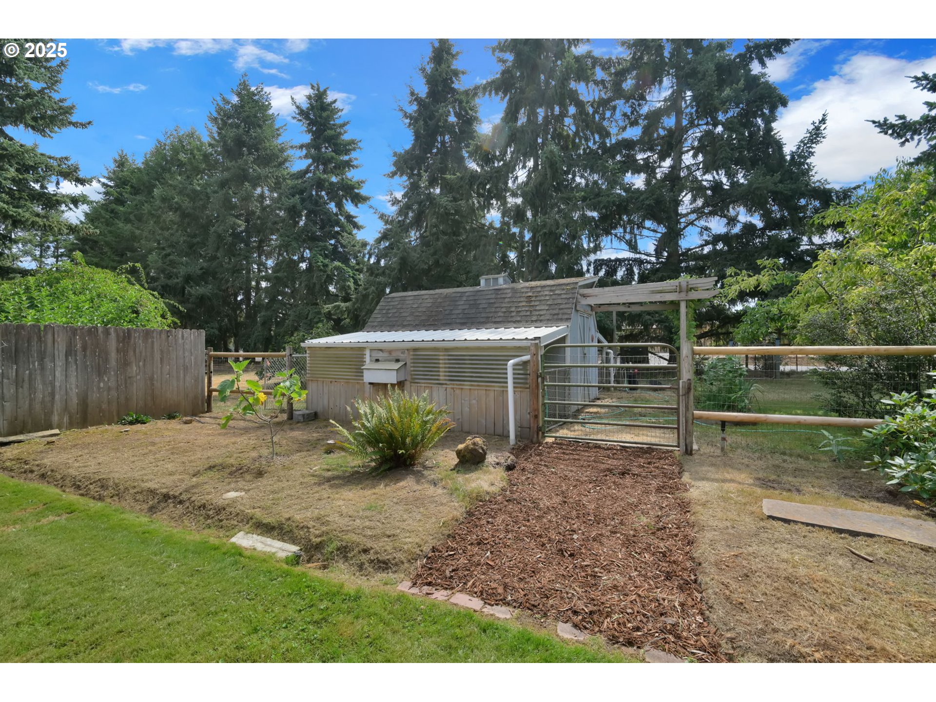 Eugene, Oregon 97402, United States, 3 Bedrooms Bedrooms, ,2 BathroomsBathrooms,Residential,Pending,200414