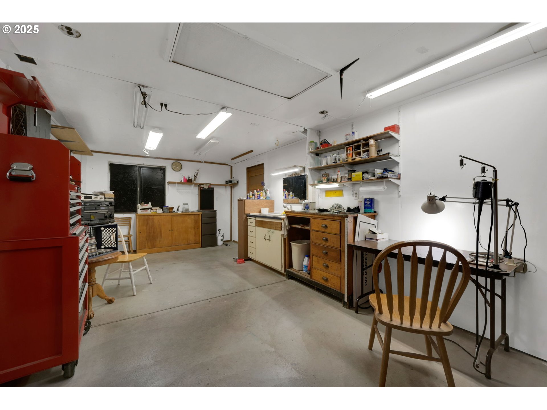 Eugene, Oregon 97402, United States, 3 Bedrooms Bedrooms, ,2 BathroomsBathrooms,Residential,Pending,200414