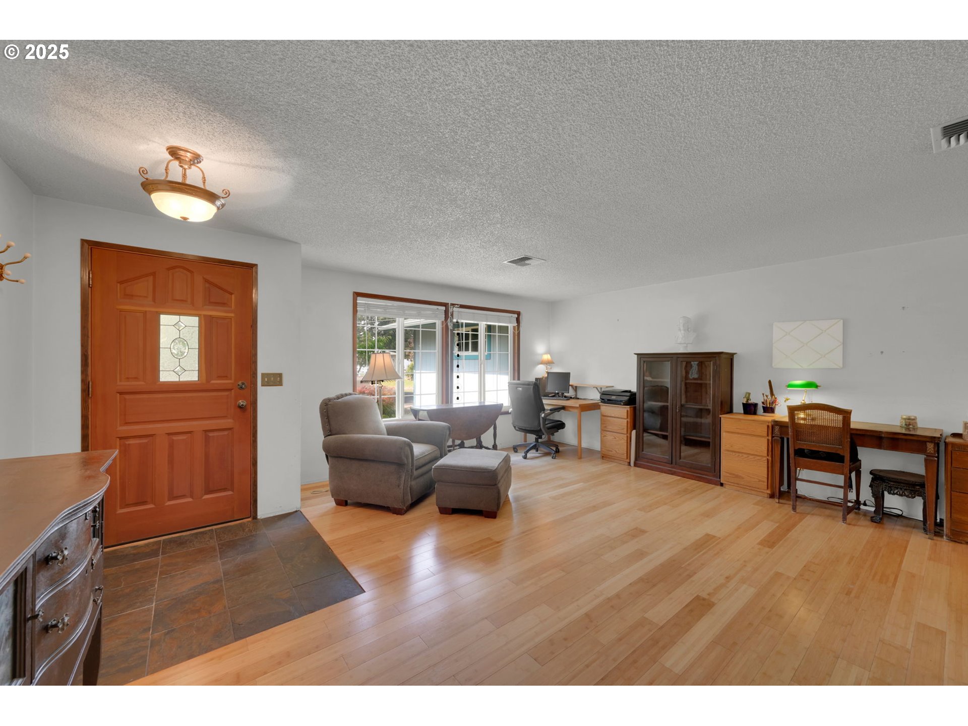 Eugene, Oregon 97402, United States, 3 Bedrooms Bedrooms, ,2 BathroomsBathrooms,Residential,Pending,200414