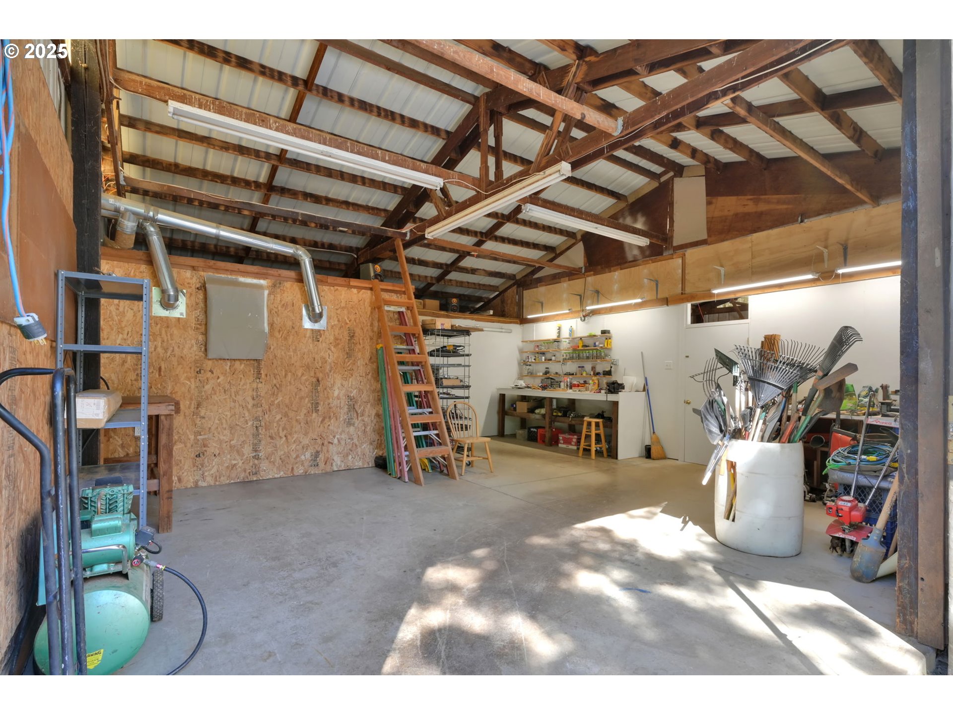 Eugene, Oregon 97402, United States, 3 Bedrooms Bedrooms, ,2 BathroomsBathrooms,Residential,Pending,200414