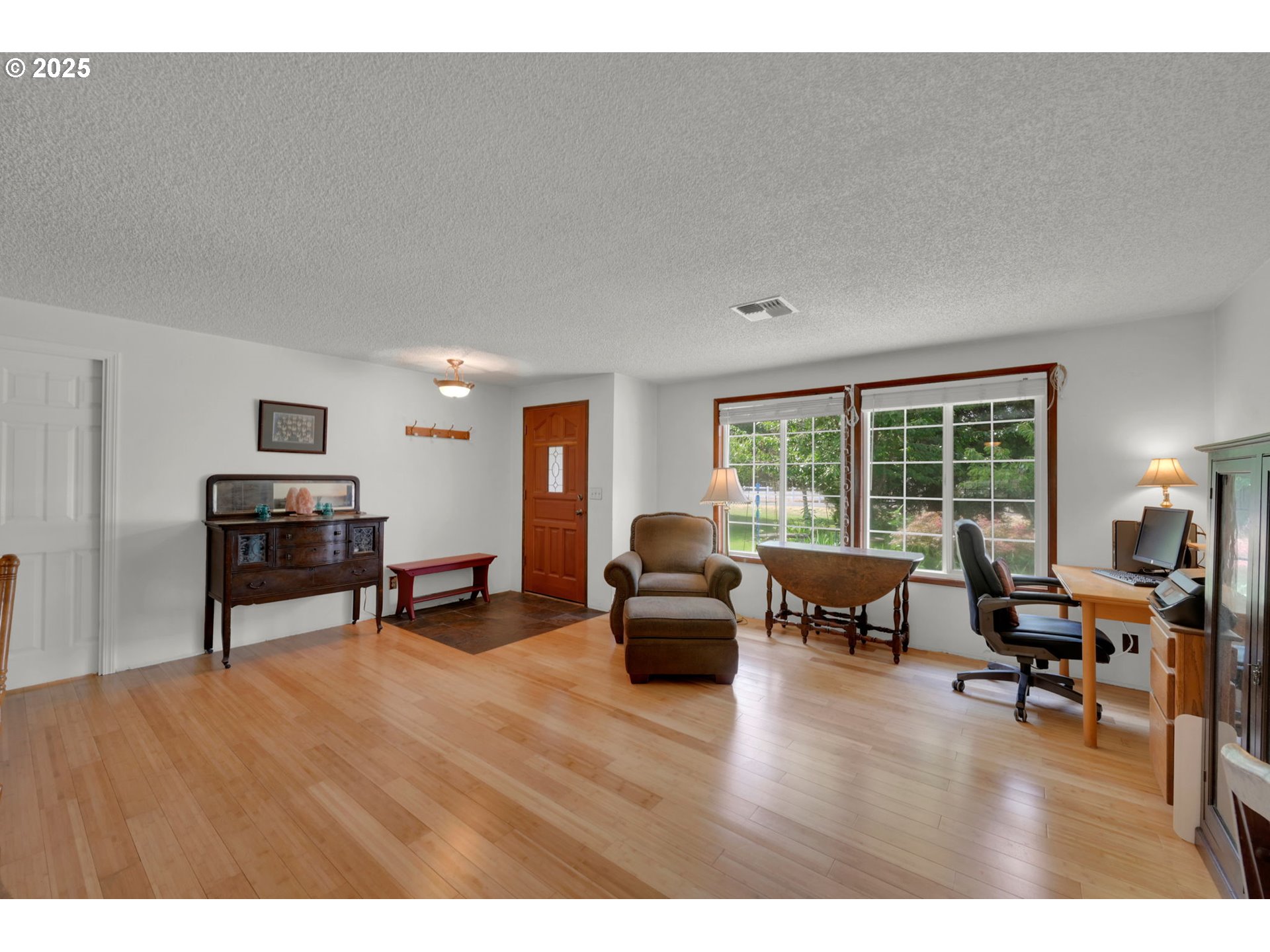 Eugene, Oregon 97402, United States, 3 Bedrooms Bedrooms, ,2 BathroomsBathrooms,Residential,Pending,200414