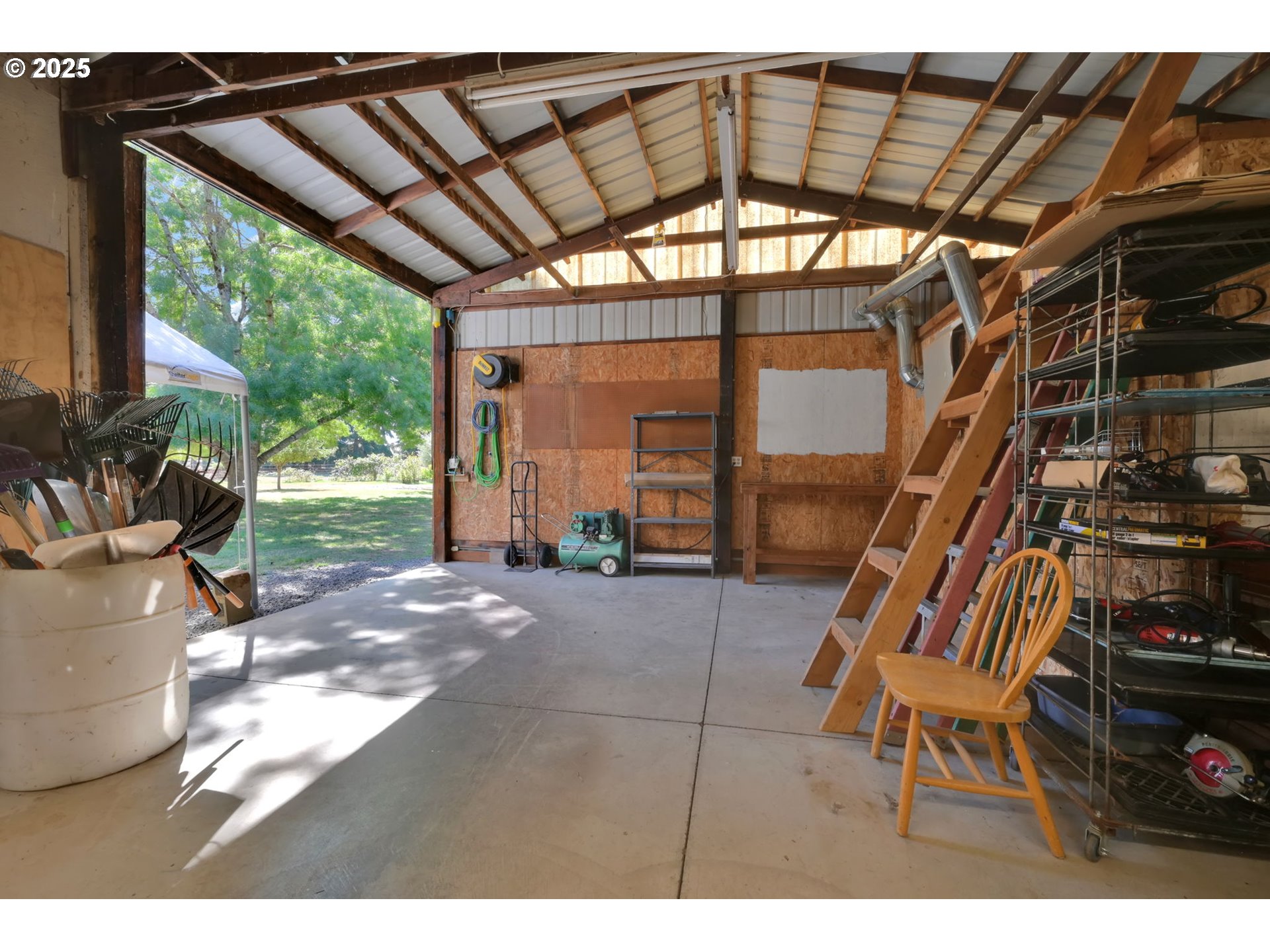 Eugene, Oregon 97402, United States, 3 Bedrooms Bedrooms, ,2 BathroomsBathrooms,Residential,Pending,200414